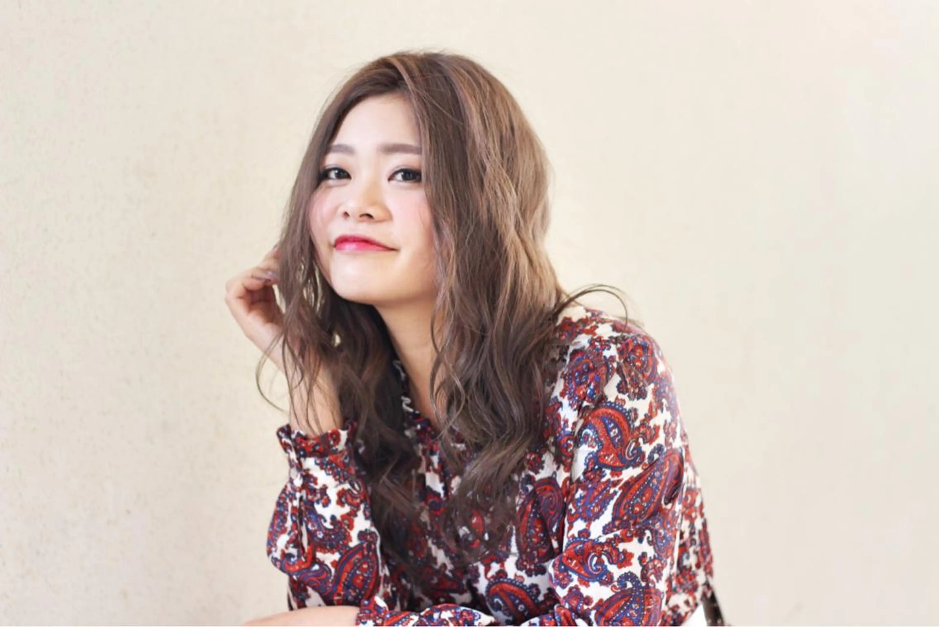 ロング カラー パーマ ヘアアレンジ アッシュ アッシュブラウン ブラウンカラー 透明感カラー nike所属・nike にけのヘアスタイル