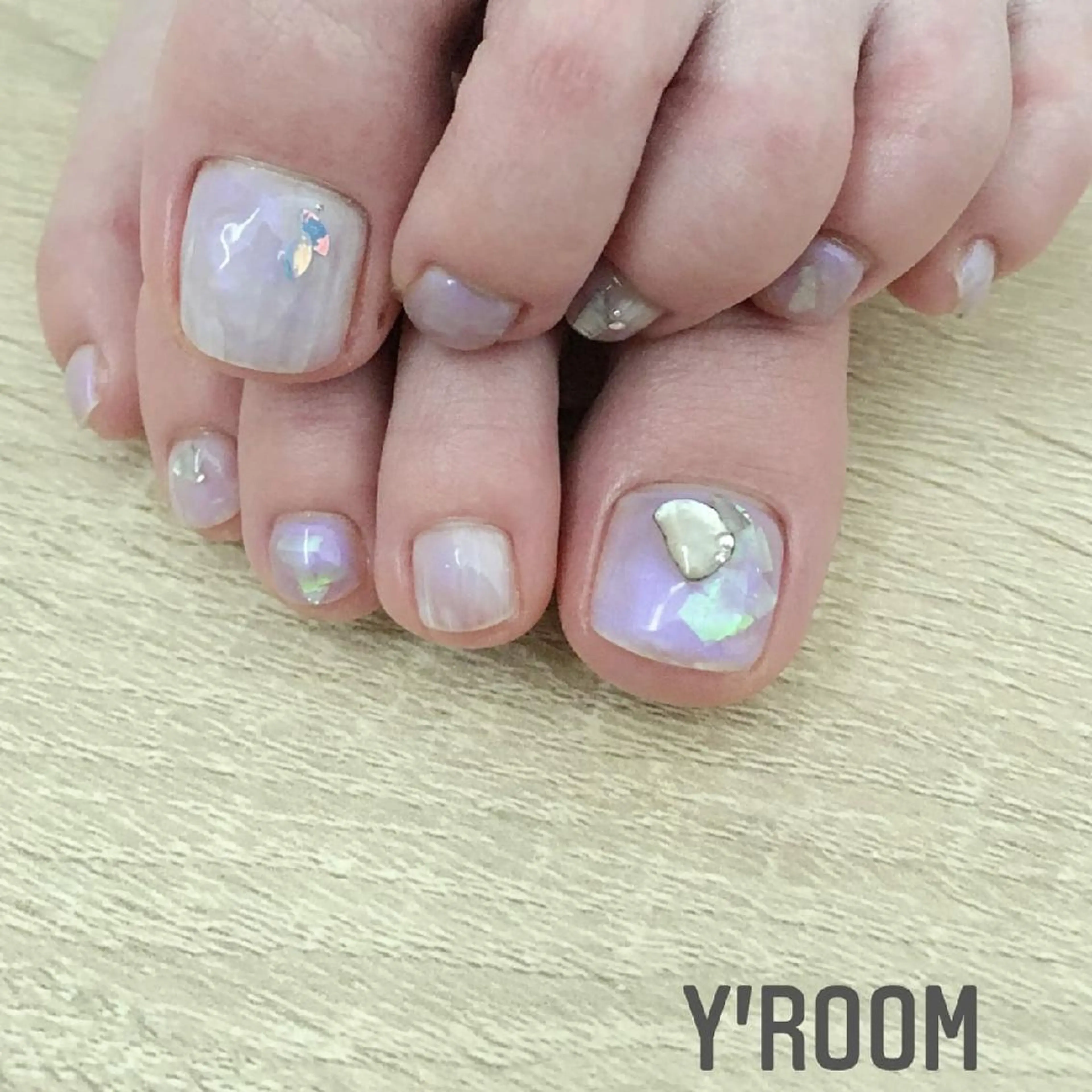 ネイル オーロラネイル フラッシュネイル フットネイル ジェルネイル マグネットネイル YUKA （ネイリスト）のネイルデザイン