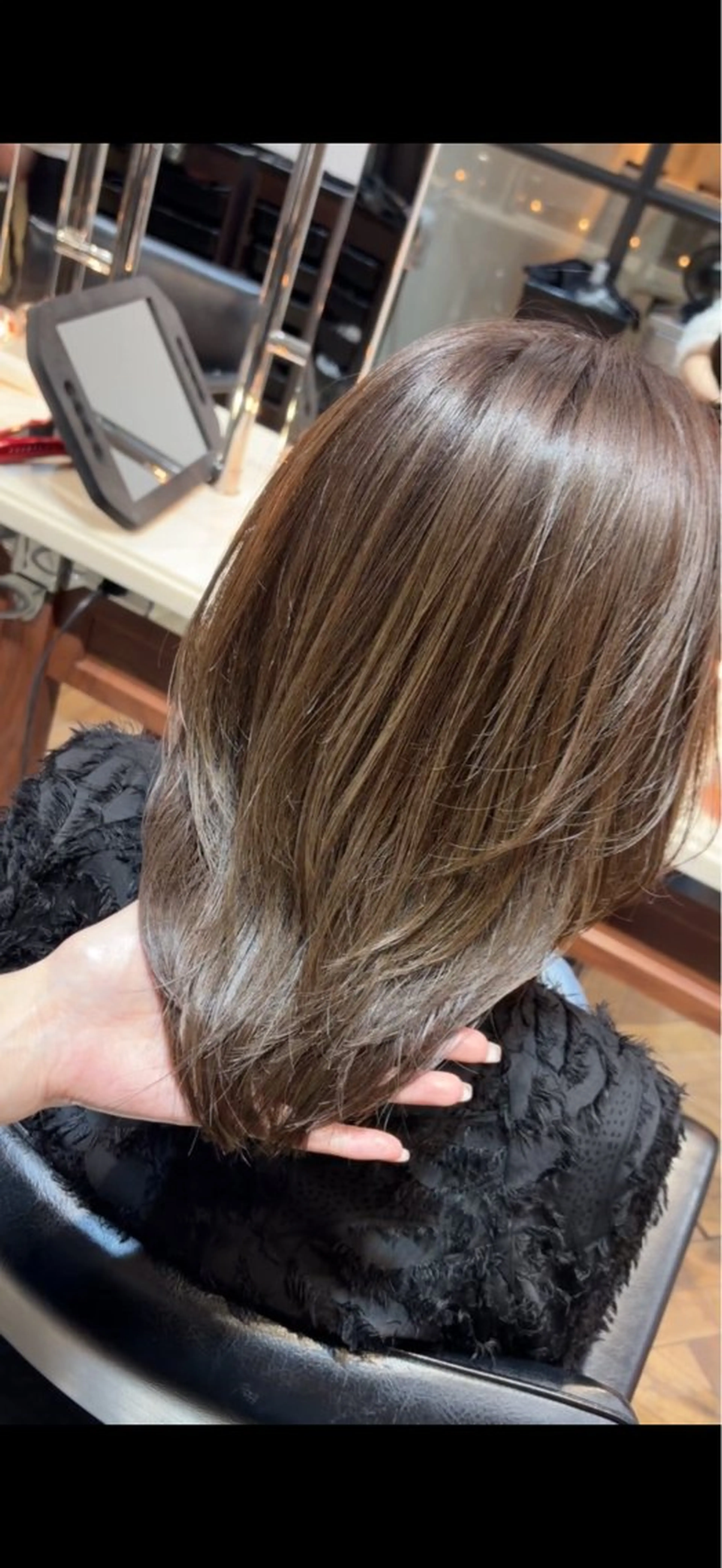 ミディアム カラー ミディアムレイヤー ベージュカラー ブリーチ ブリーチなしカラー レイヤーカット カット ヘアカラー トリートメント ご新規様限定 透明感カラーKANAのヘアスタイル