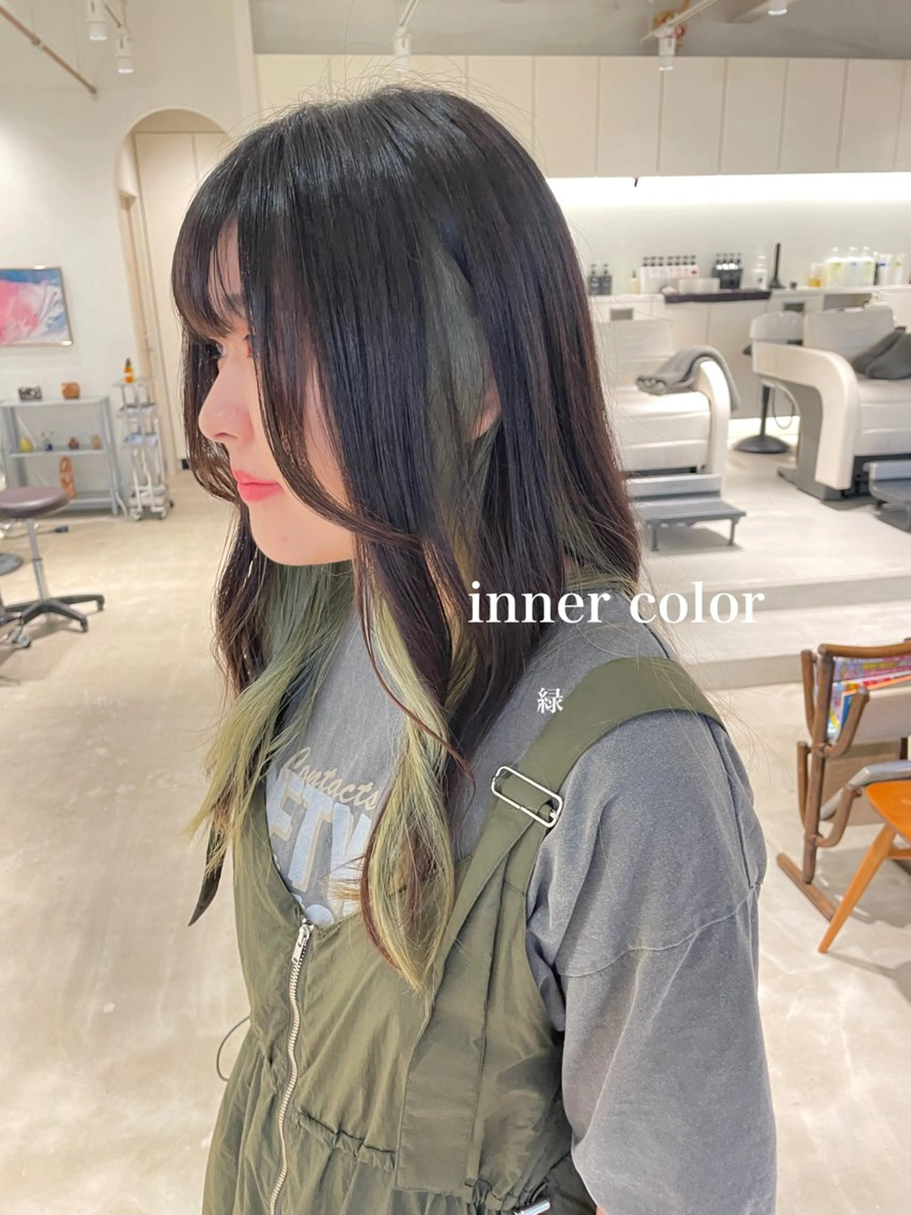 ロング カラー インナーカラー 峯崎 葵のヘアスタイル