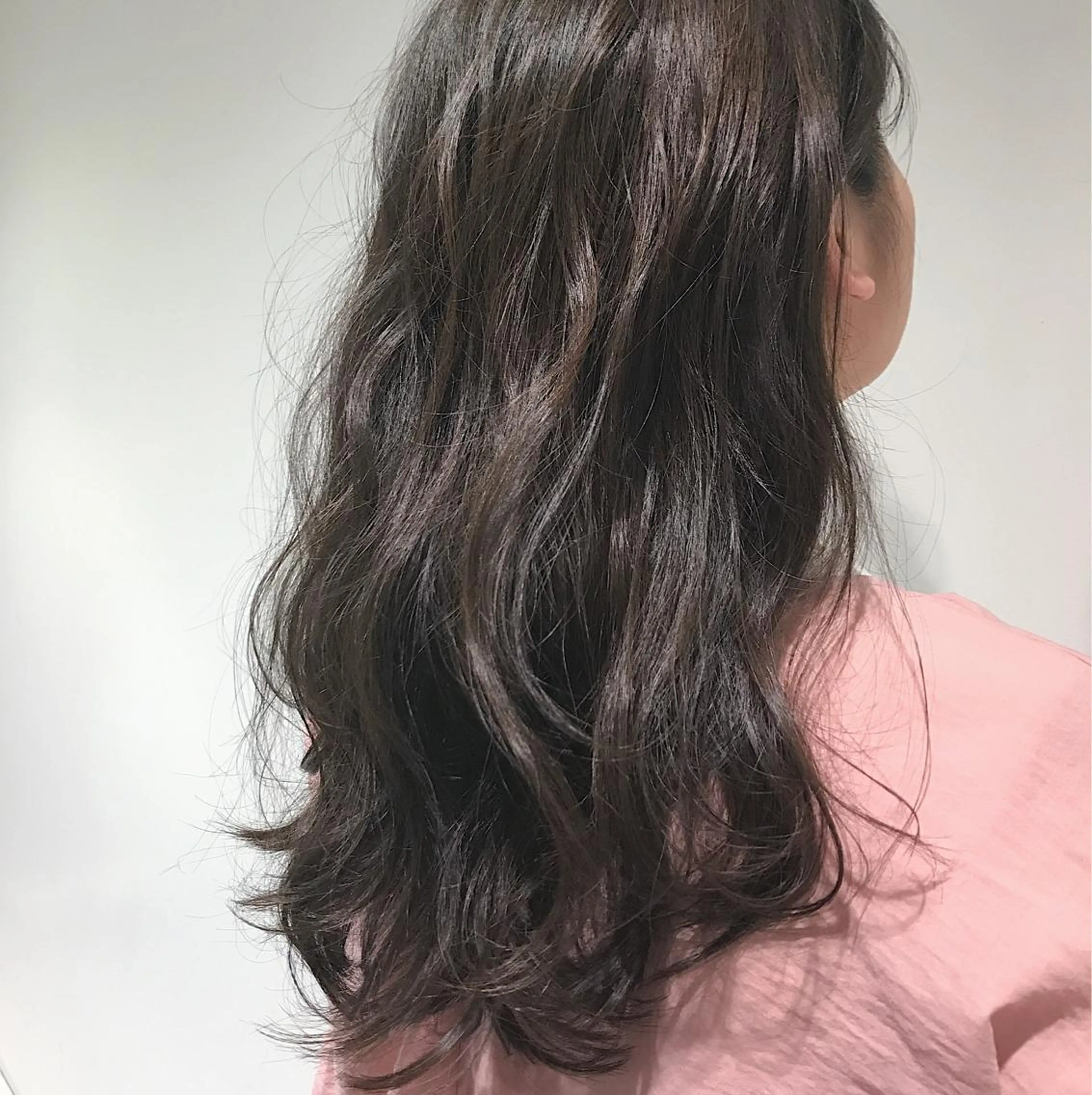 セミロング カラー アッシュ Zina渋谷エリア マネージャShionのヘアスタイル