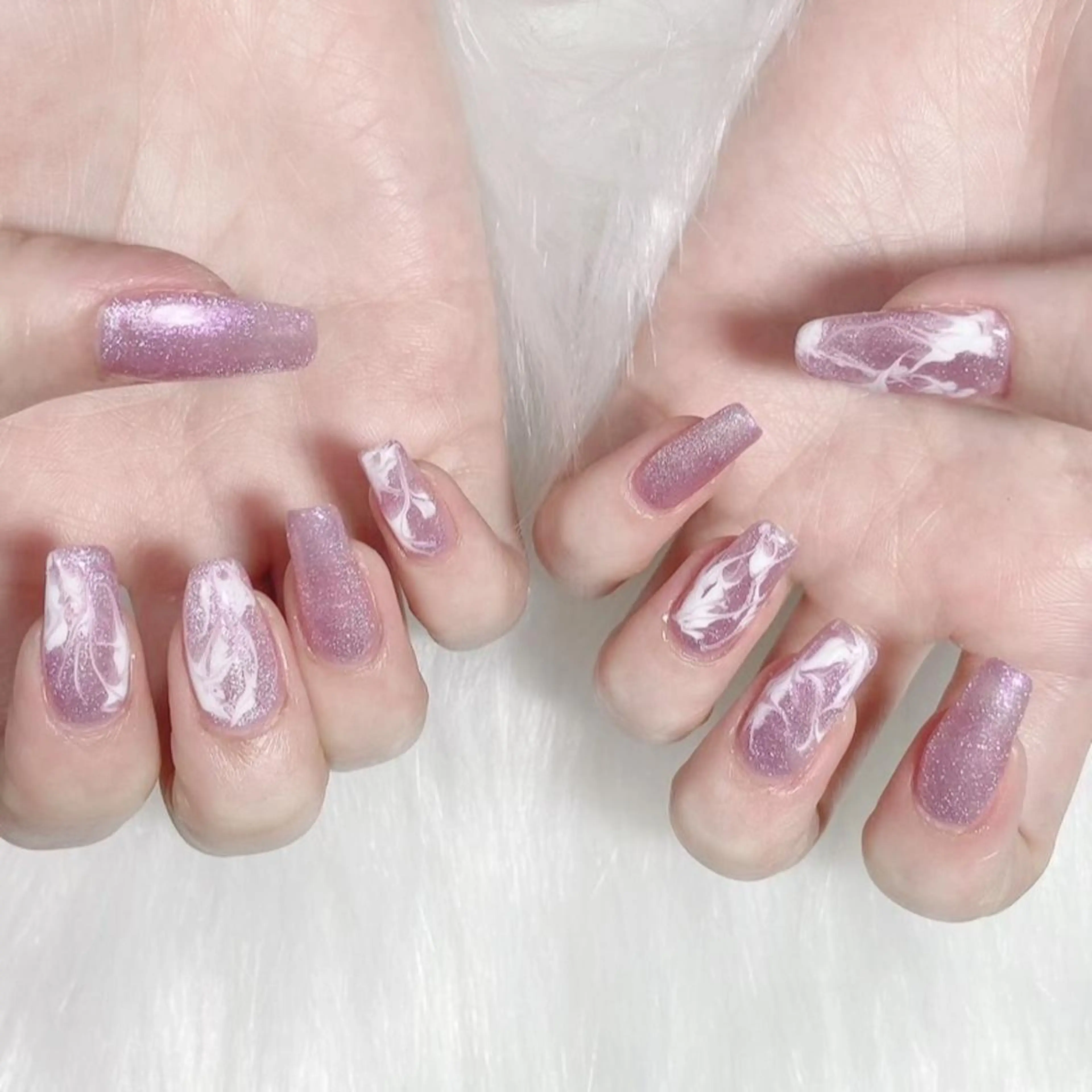 ネイル アートネイル マグネットネイル 大理石ネイル(マーブル) ピンク ストーンネイル 伊藤 アップネイルのネイルデザイン