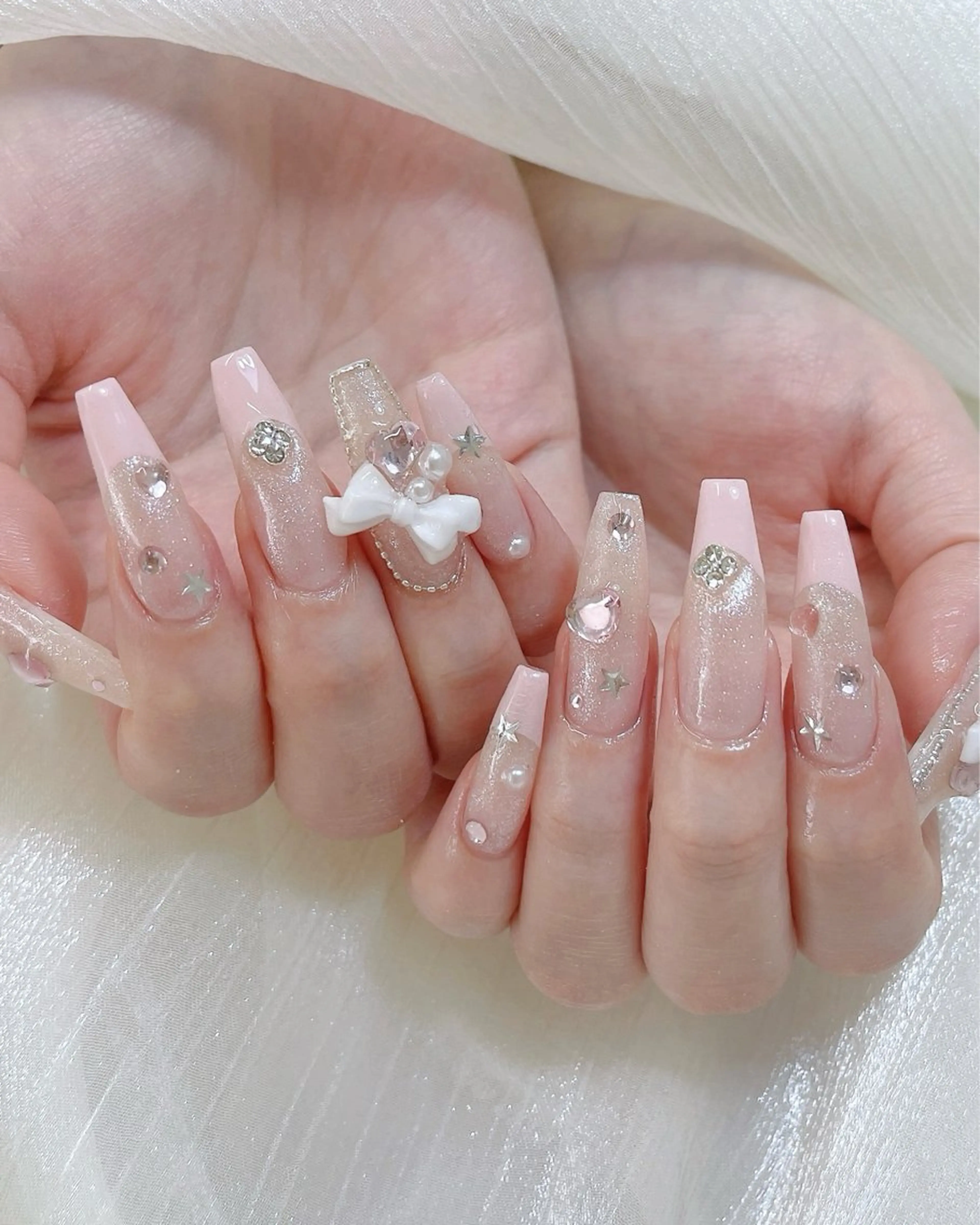 ネイル チークネイル ドット フレンチネイル ハート キラキラネイル ハンドネイル Speraネイル 大宮店🎀のネイルデザイン
