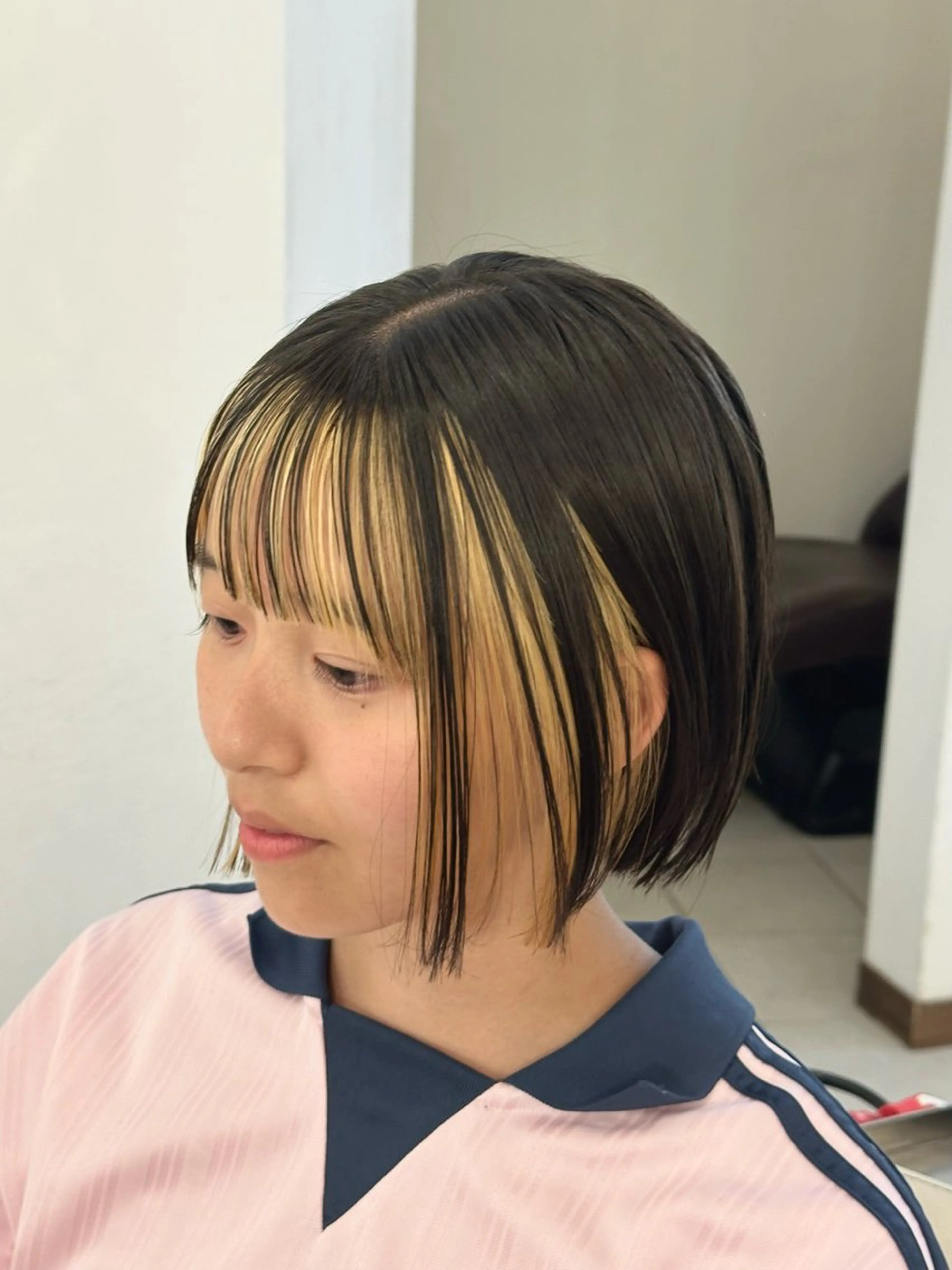 ショート カラー ボブ 顔まわりレイヤー 顔周りカット レイヤーカット fiorista🌼 ayanaのヘアスタイル