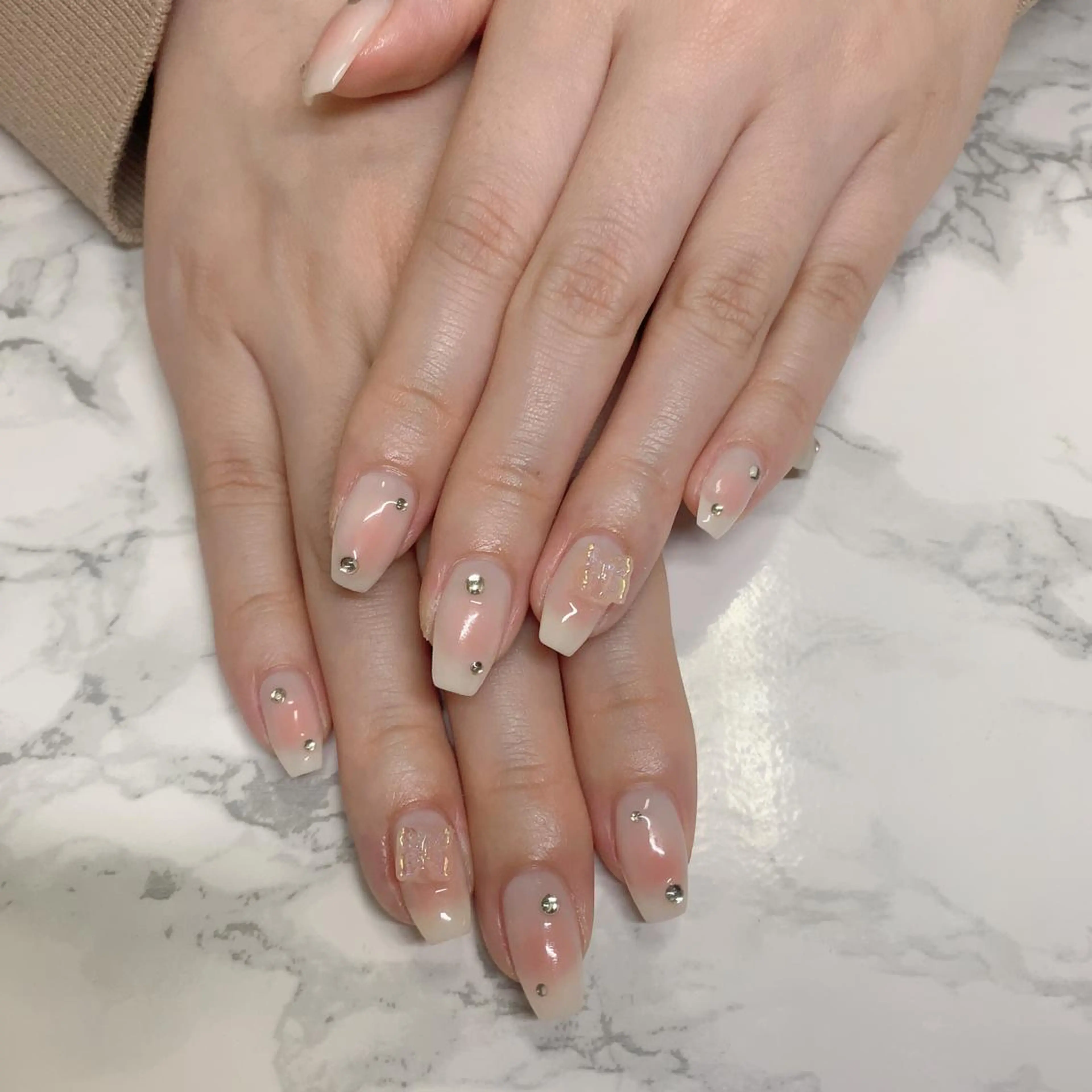 ネイル はな💎ネイル ワンホン、長さ出しのネイルデザイン