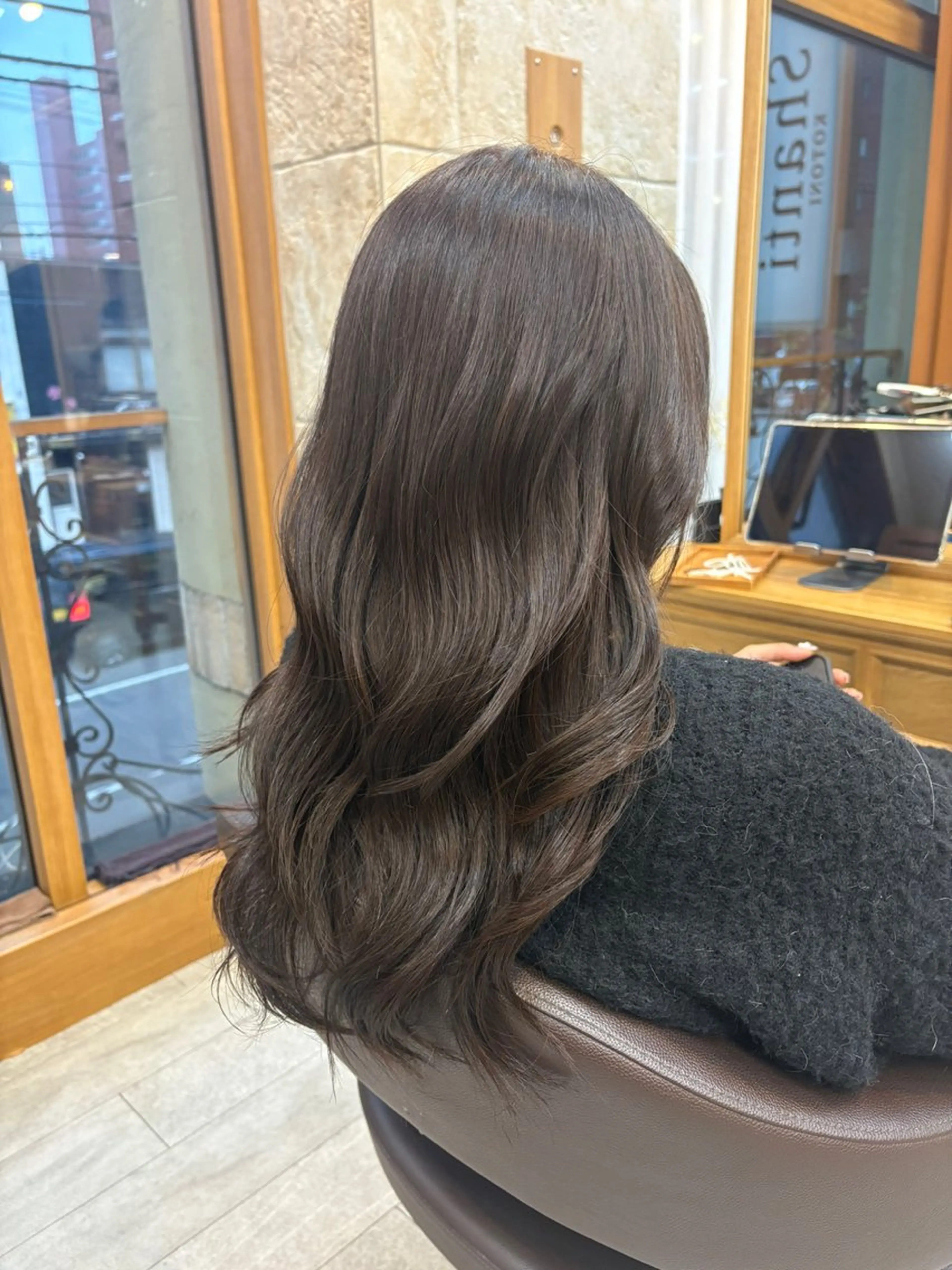 ロング カラー ブラウンカラー チョコレートブラウン 佐藤 遥菜のヘアスタイル