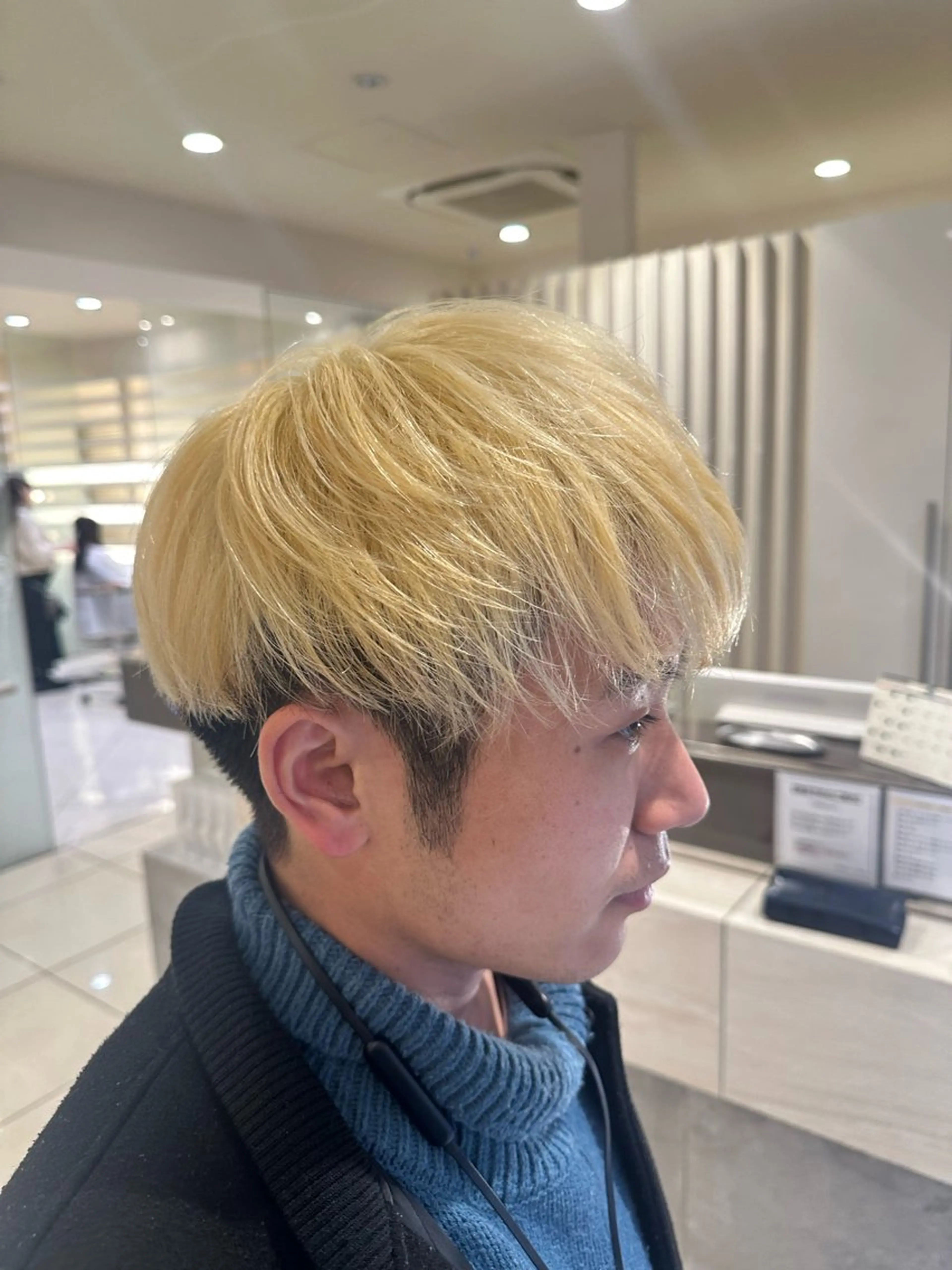 カラー メンズ タイトボブ個性派カラ ーAKANEのヘアスタイル