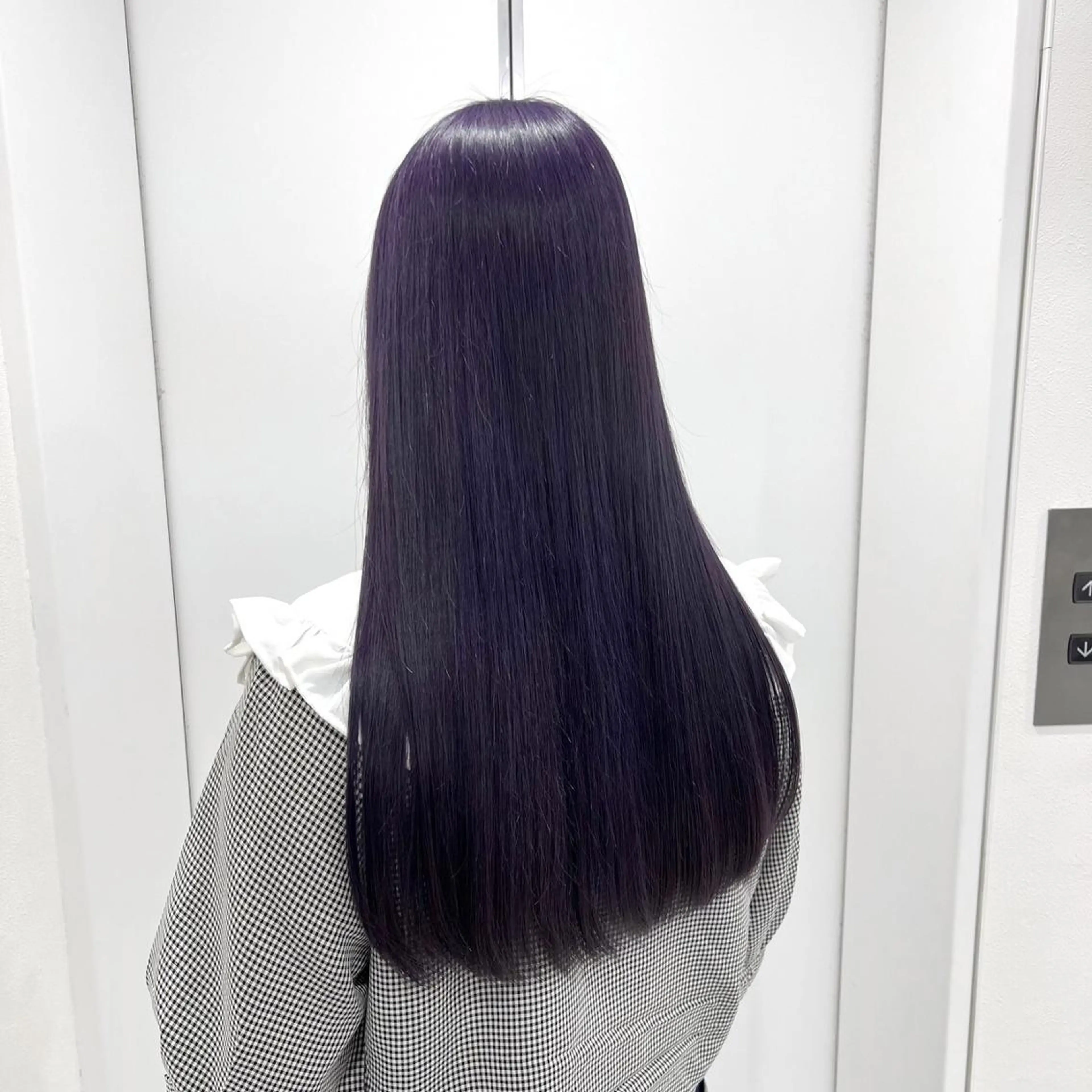 セミロング ヘアカラー トリートメント 🤍ハイトーン寒色 🤍MADOKAのヘアスタイル