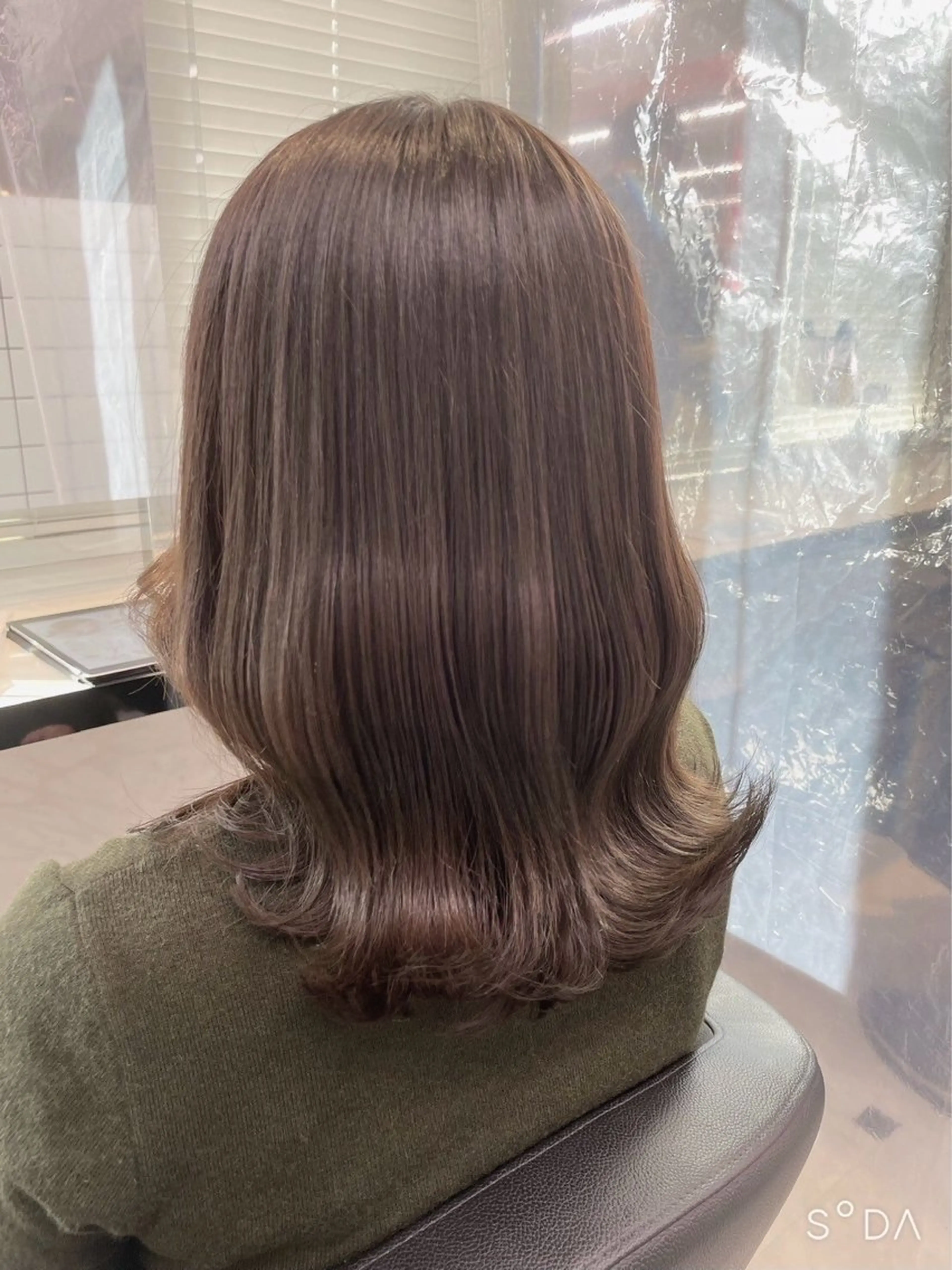 ミディアム カラー ブリーチ ダブルカラー グレージュ ブリーチなしカラー 髪質改善 韓国風グレージュ 🤍たくみ🤍のヘアスタイル