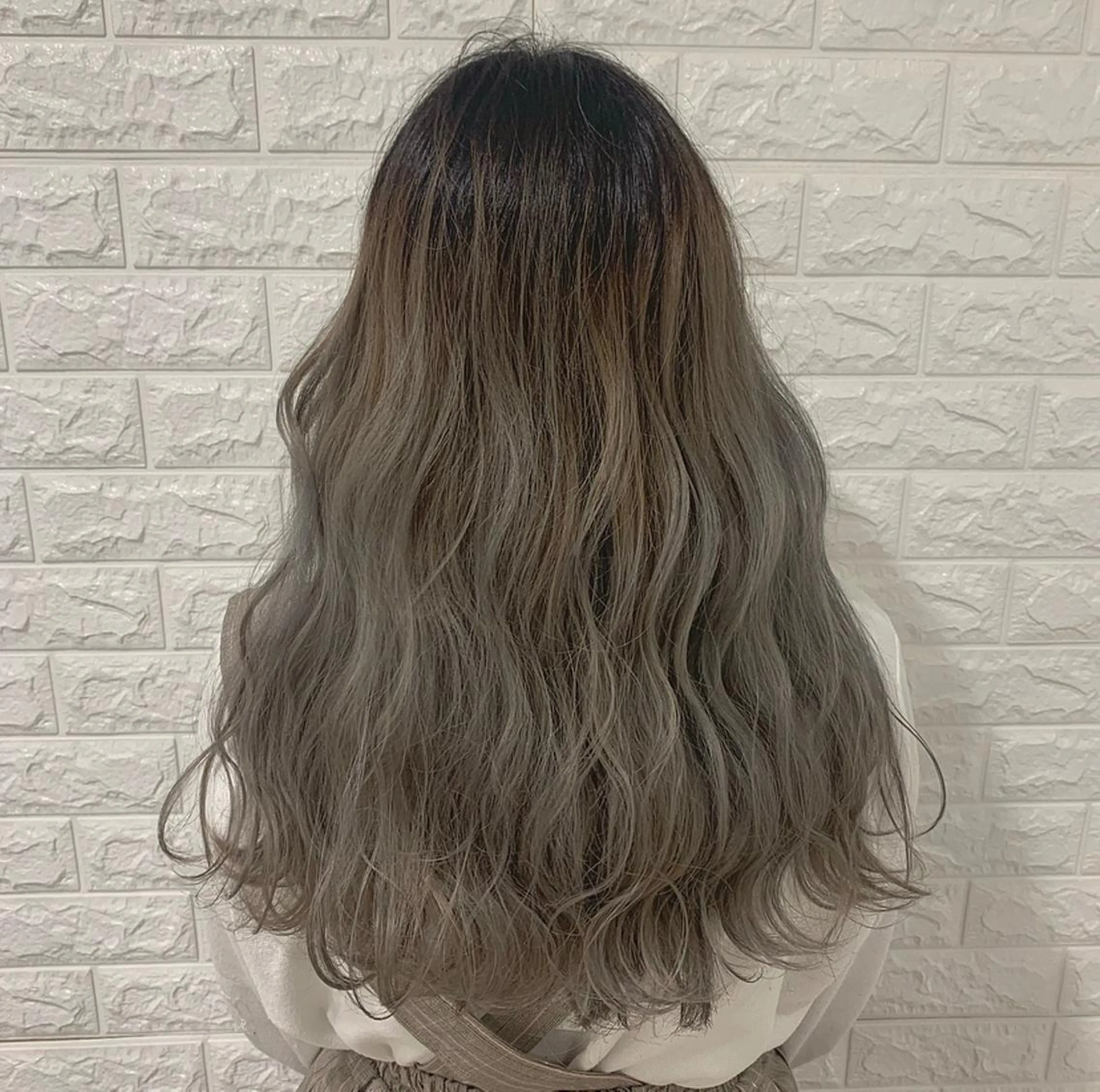 ロング カラー 〖 韓国hair 〗 室岡　咲希のヘアスタイル