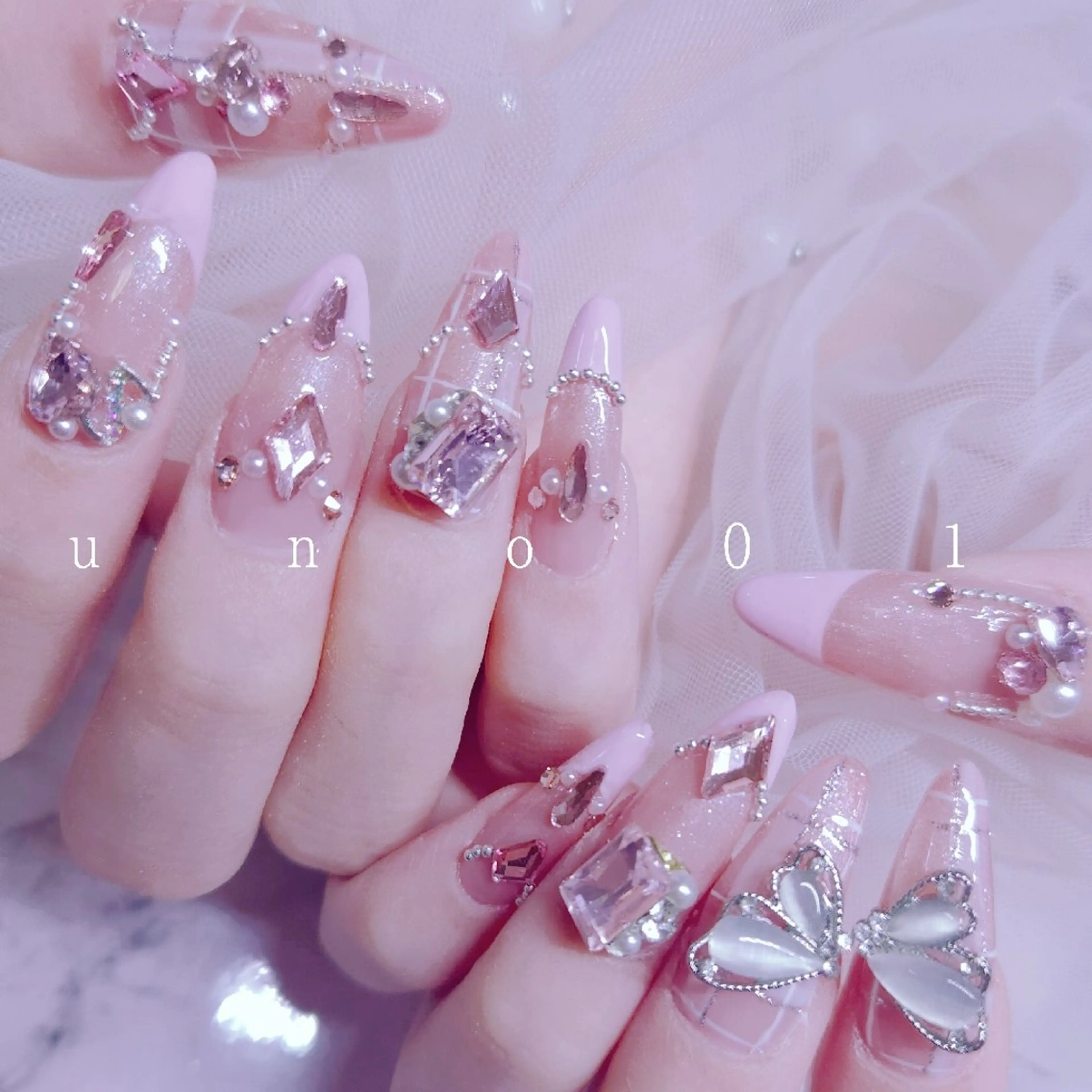 ネイル アートネイル ミディアムネイル ハンドネイル 梅田🦄中崎町🩵 u n o 0 1のネイルデザイン