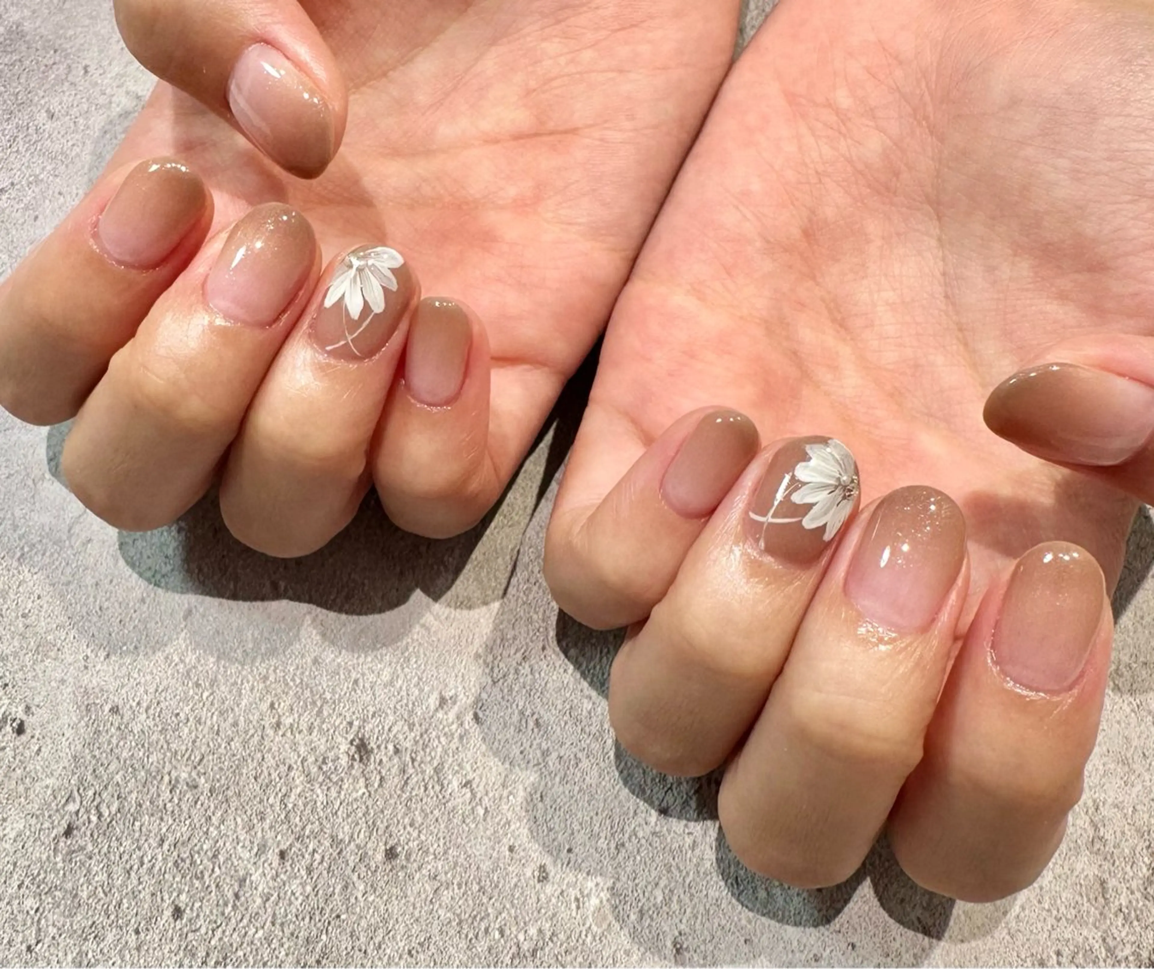 ネイル フラワーネイル グラデーション ラメ(グリッター) ラメグラデーション ハンドネイル 入山 聡美のネイルデザイン