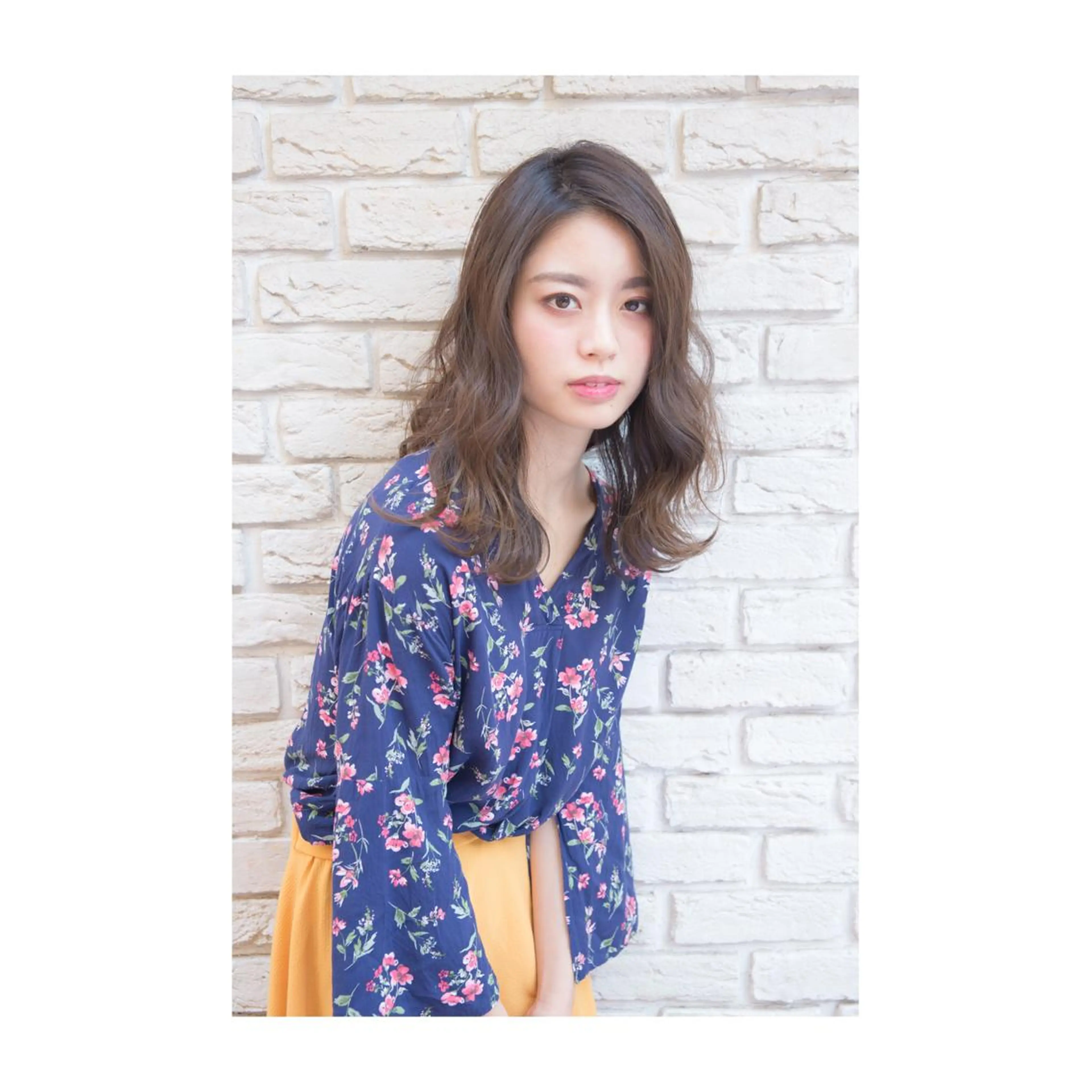 セミロング カラー アオガミ （前髪顔周りカット）のヘアスタイル