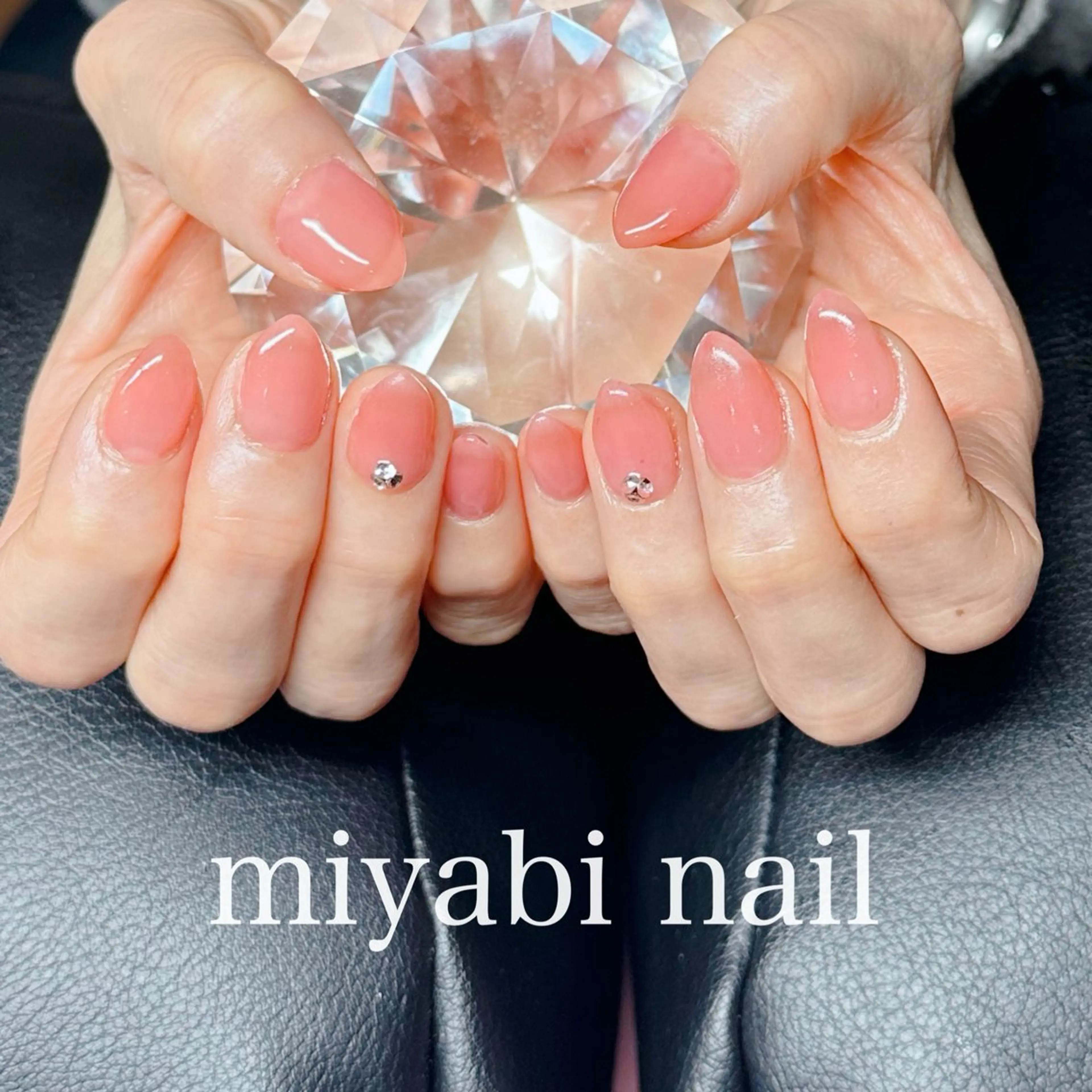 ネイル ジェルネイル オフィスネイル ピンク 赤色 ストーンネイル ハンドネイル miyabi nail 桂川駅近くのネイルデザイン