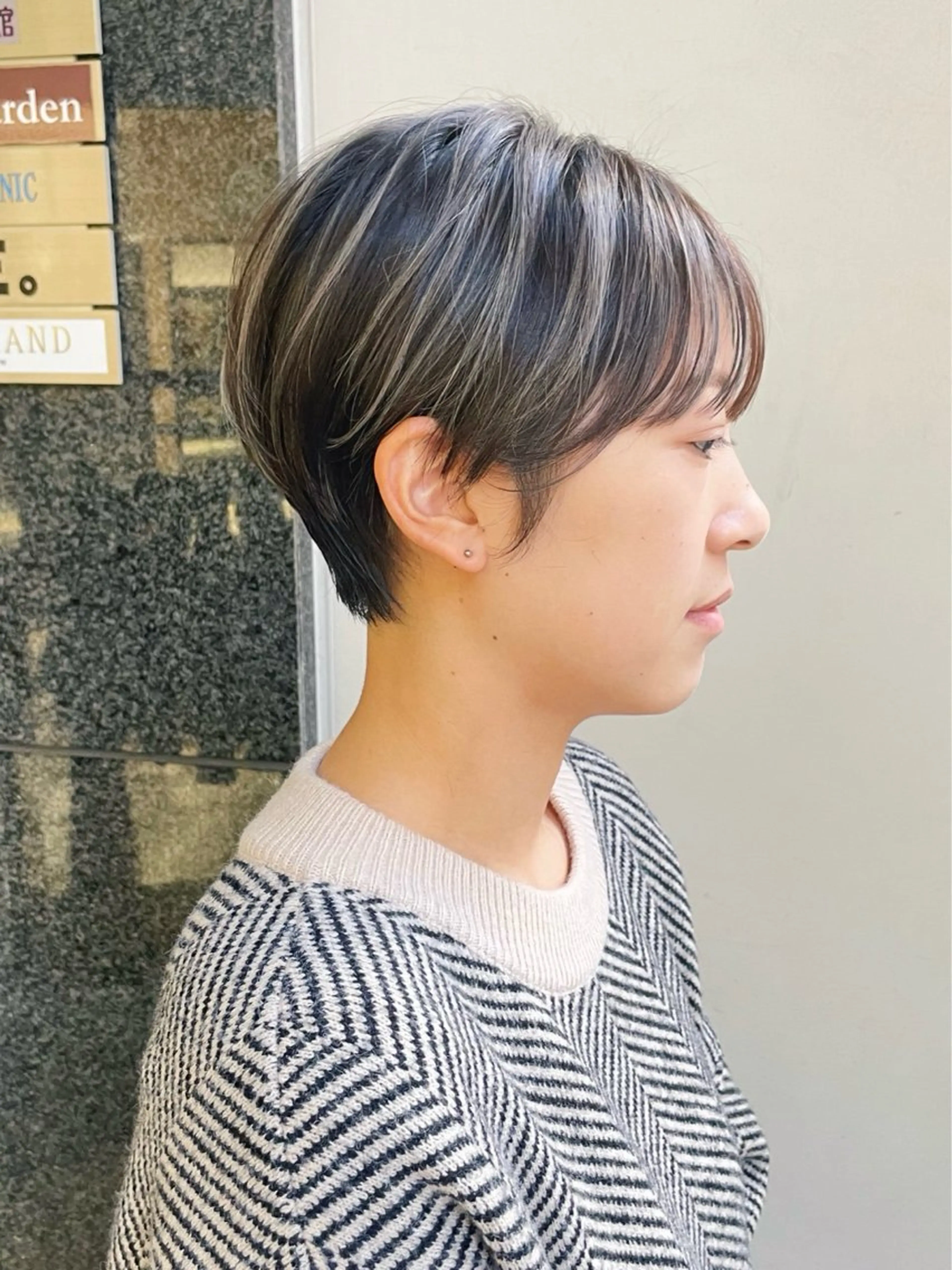 ショート カラー 切りっぱなしボブ ショートボブ ハンサムショート 丸みショート ハイライトカラー カット ヘアカラー トリートメント ショート/ボブ/ 透明感カラー/ほのかのヘアスタイル