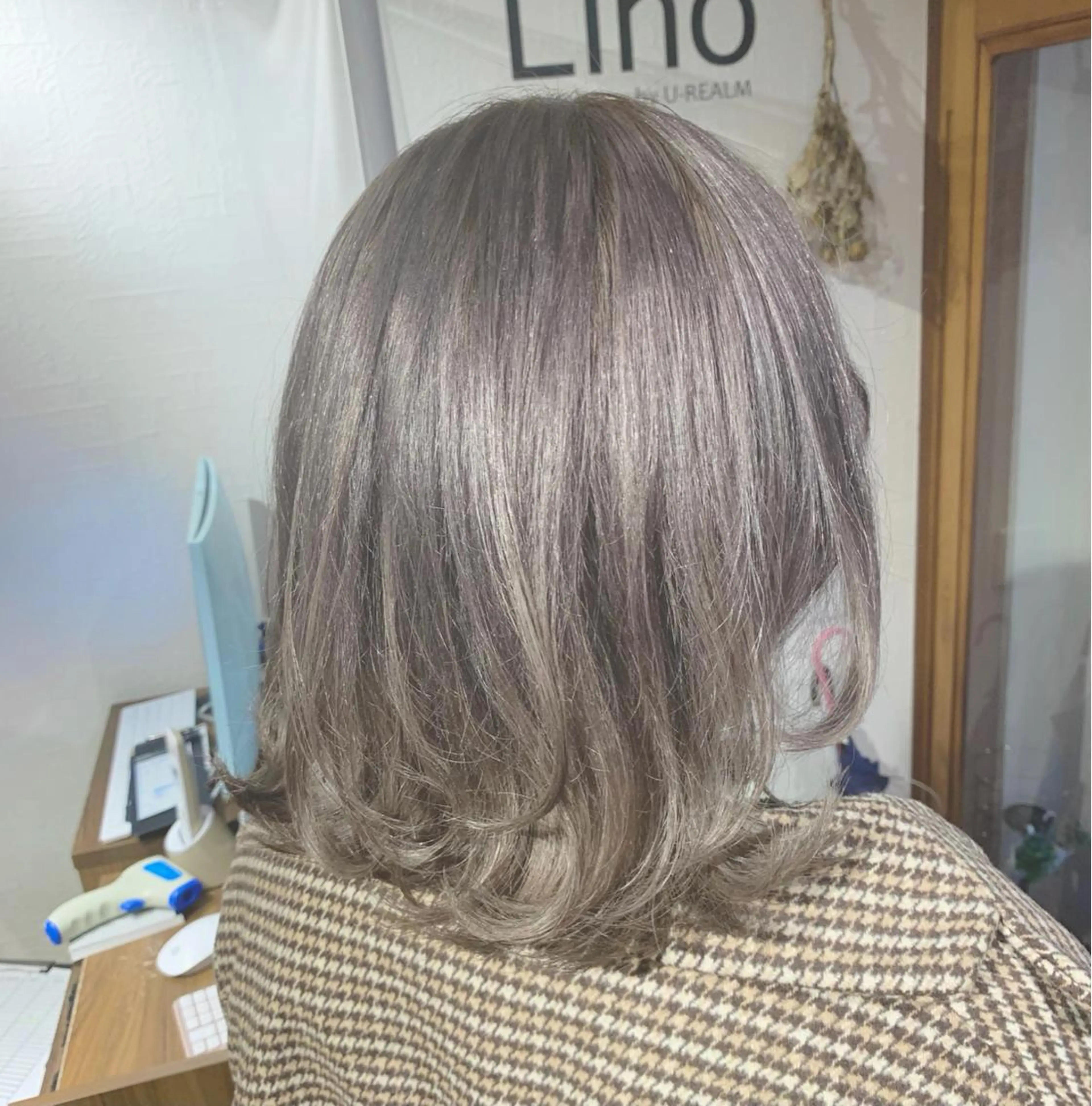 ミディアム カラー ブリーチ グレージュ ミルクティーグレージュ ヘアカラー 縮毛矯正 トリートメント little 小濱彰太のヘアスタイル