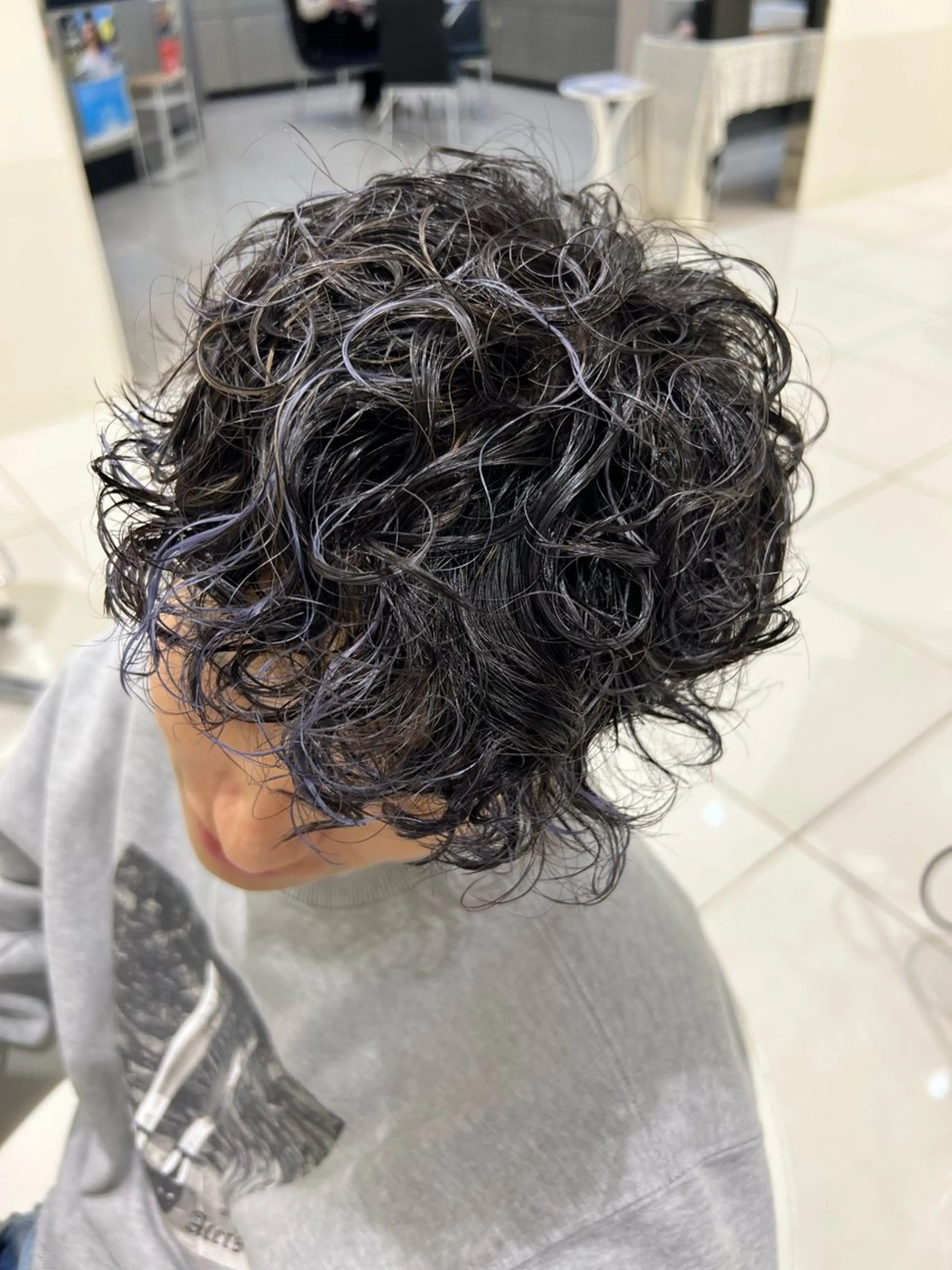 ショート パーマ メンズ メンズメッシュ メンズパーマ プードルパーマ パープルカラー プードルパーマ Oops旧TABOO 早野太郎のヘアスタイル