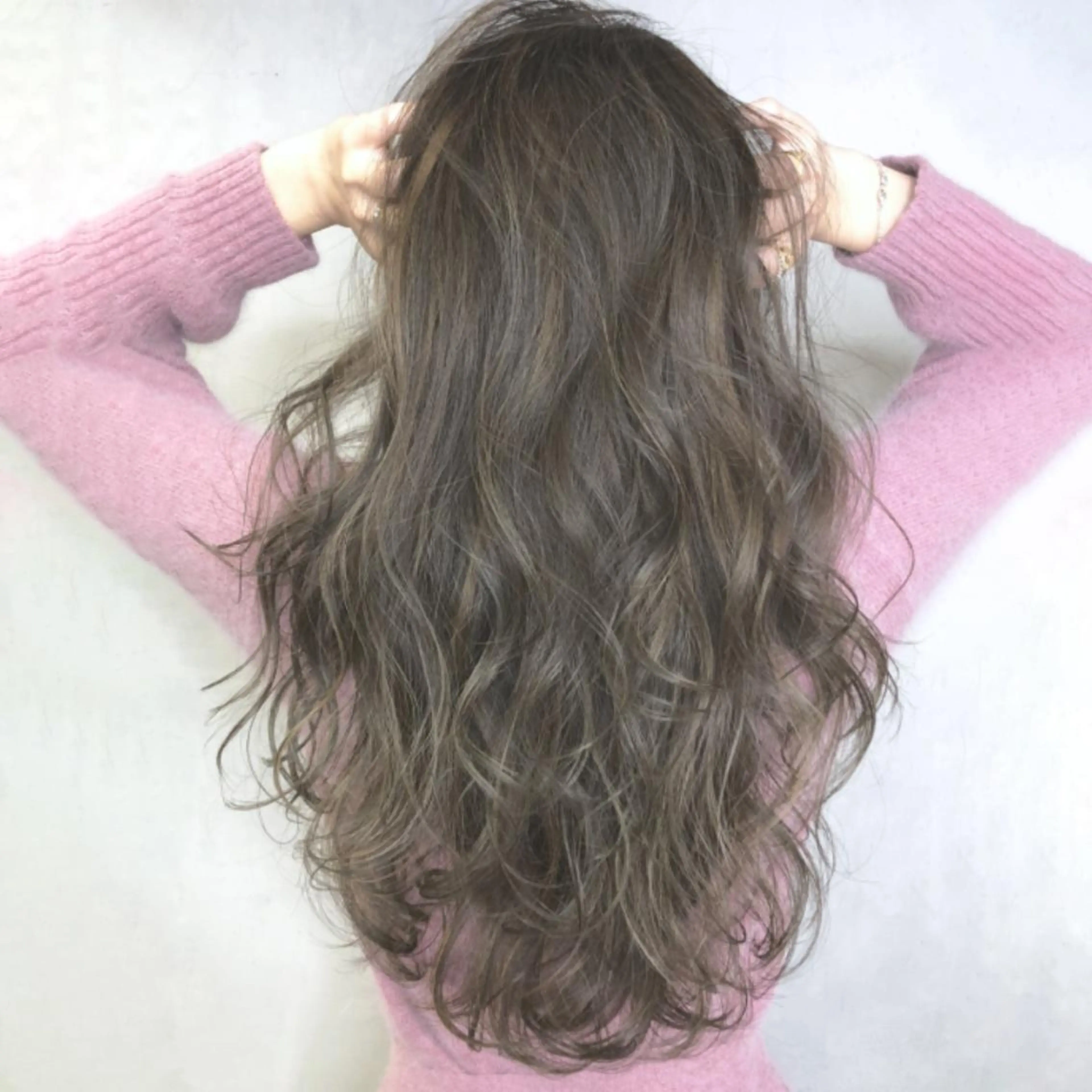 ロング カラー パーマ ヘアアレンジ グレージュ ハイライトカラー ハイライト ITbyALBUM 浦和店のヘアスタイル