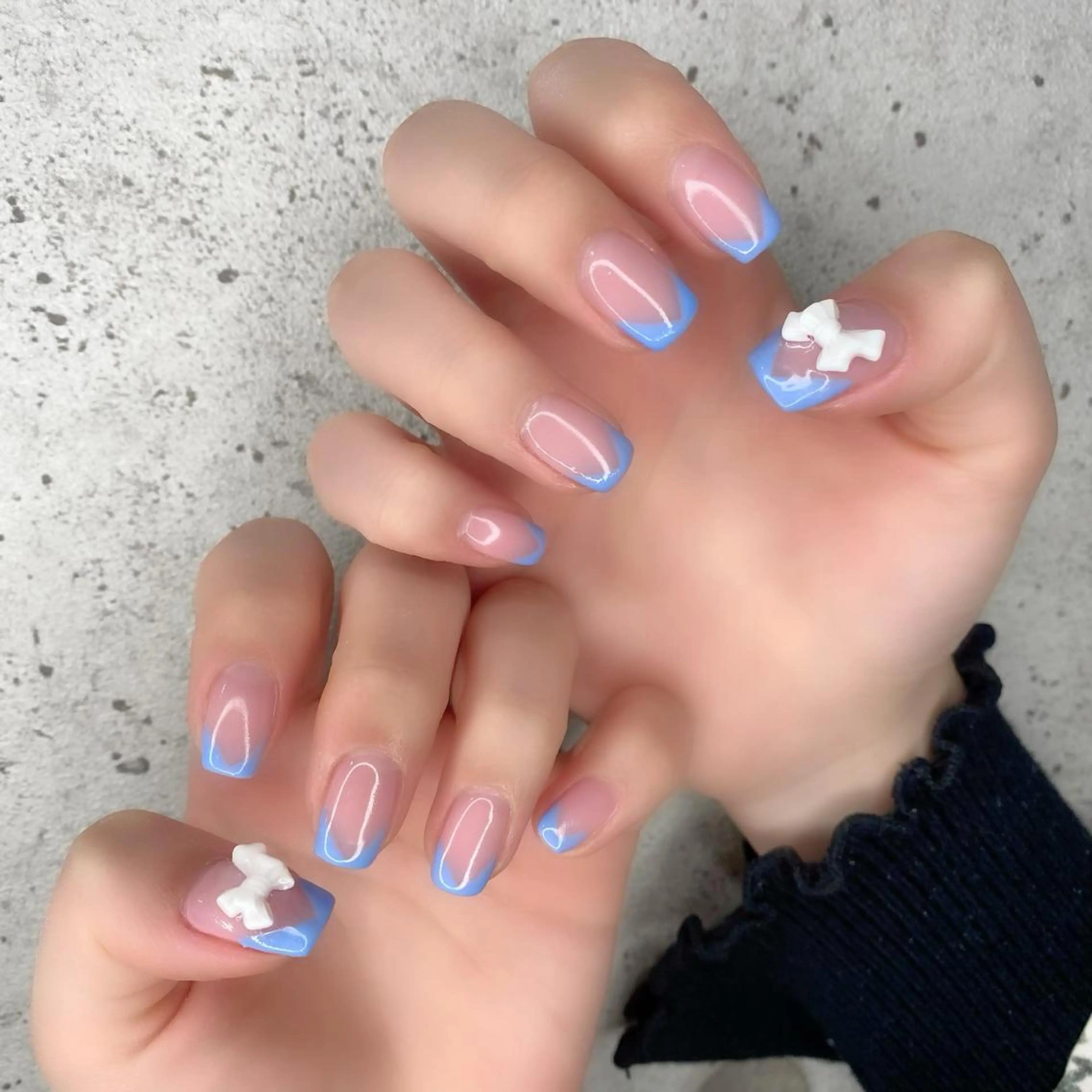 ミディアム カラー パーマ ヘアアレンジ メンズ キッズ ネイル マツエク・マツパ アイブロウ 入学式 卒業式のヘアスタイル ブルー 入学式 フレンチネイル ハンドネイル Salon Ｋのネイルデザイン