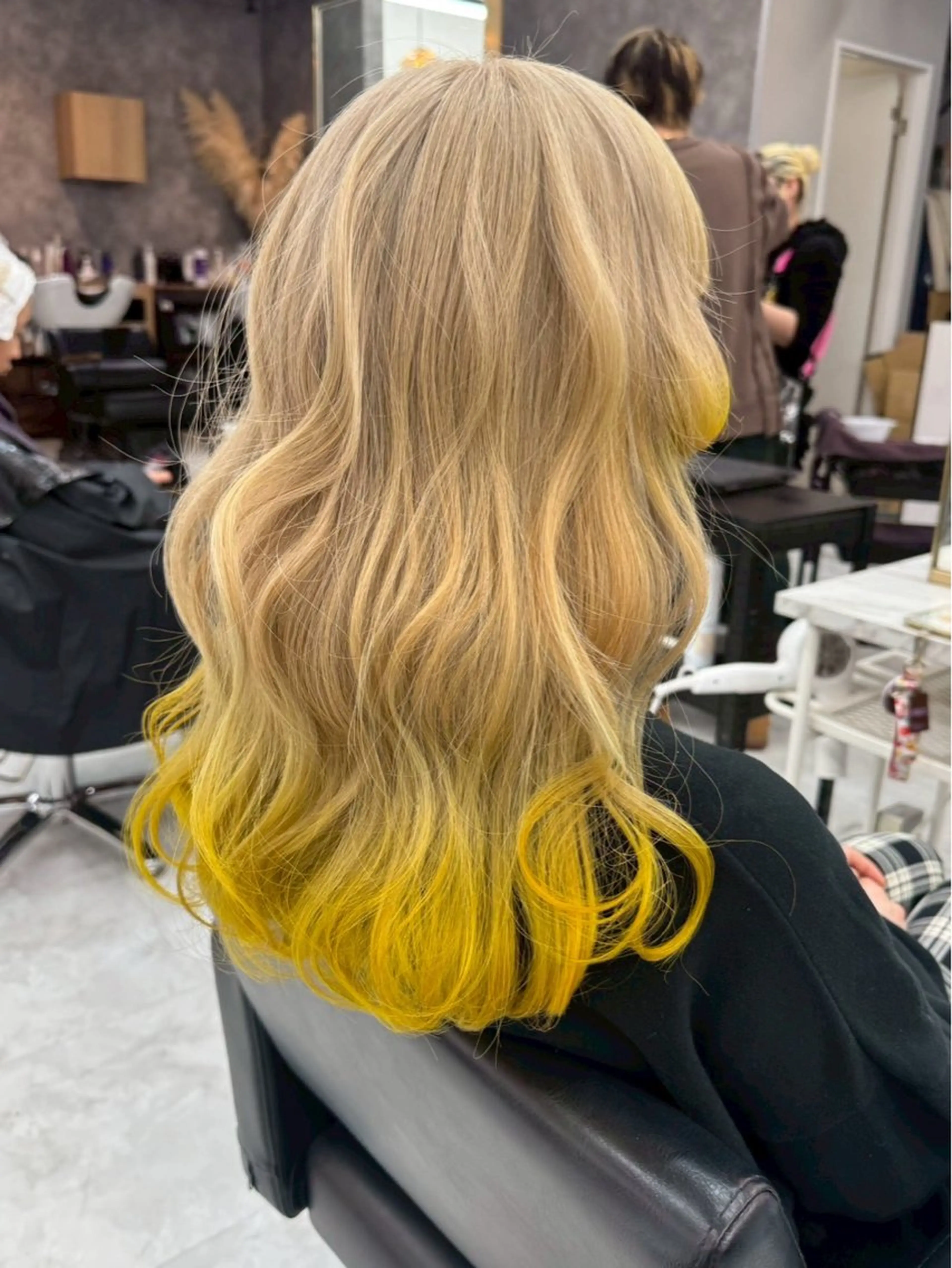 カラー フジマ ハルナのヘアスタイル