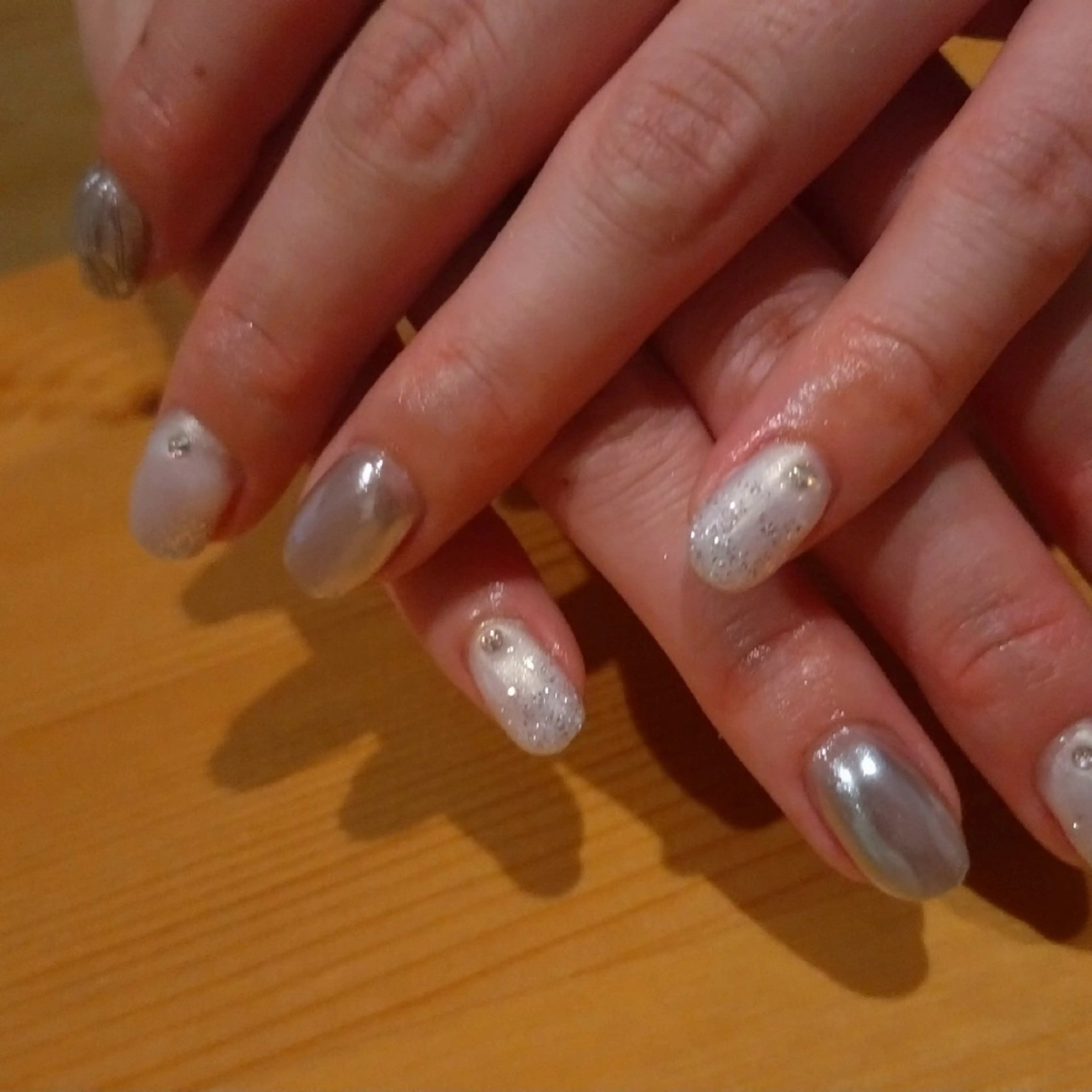 ネイル グラデーション キラキラネイル ラメ(グリッター) ラメグラデーション ミラーネイル ハンドネイル AGnail 富永  /オフ込みフィルインのネイルデザイン