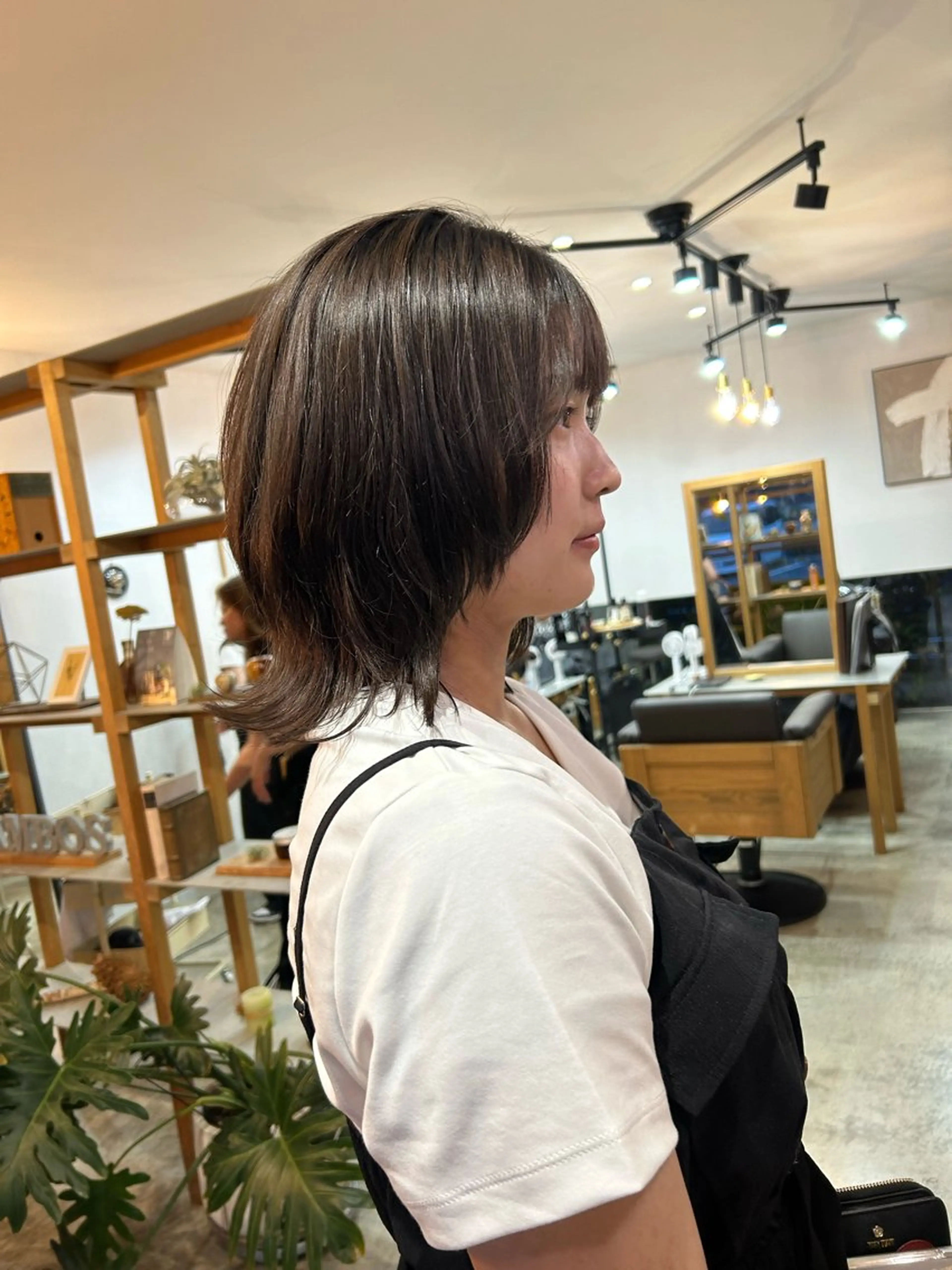 ミディアム レイヤーカット 廣岡 悠愛のヘアスタイル