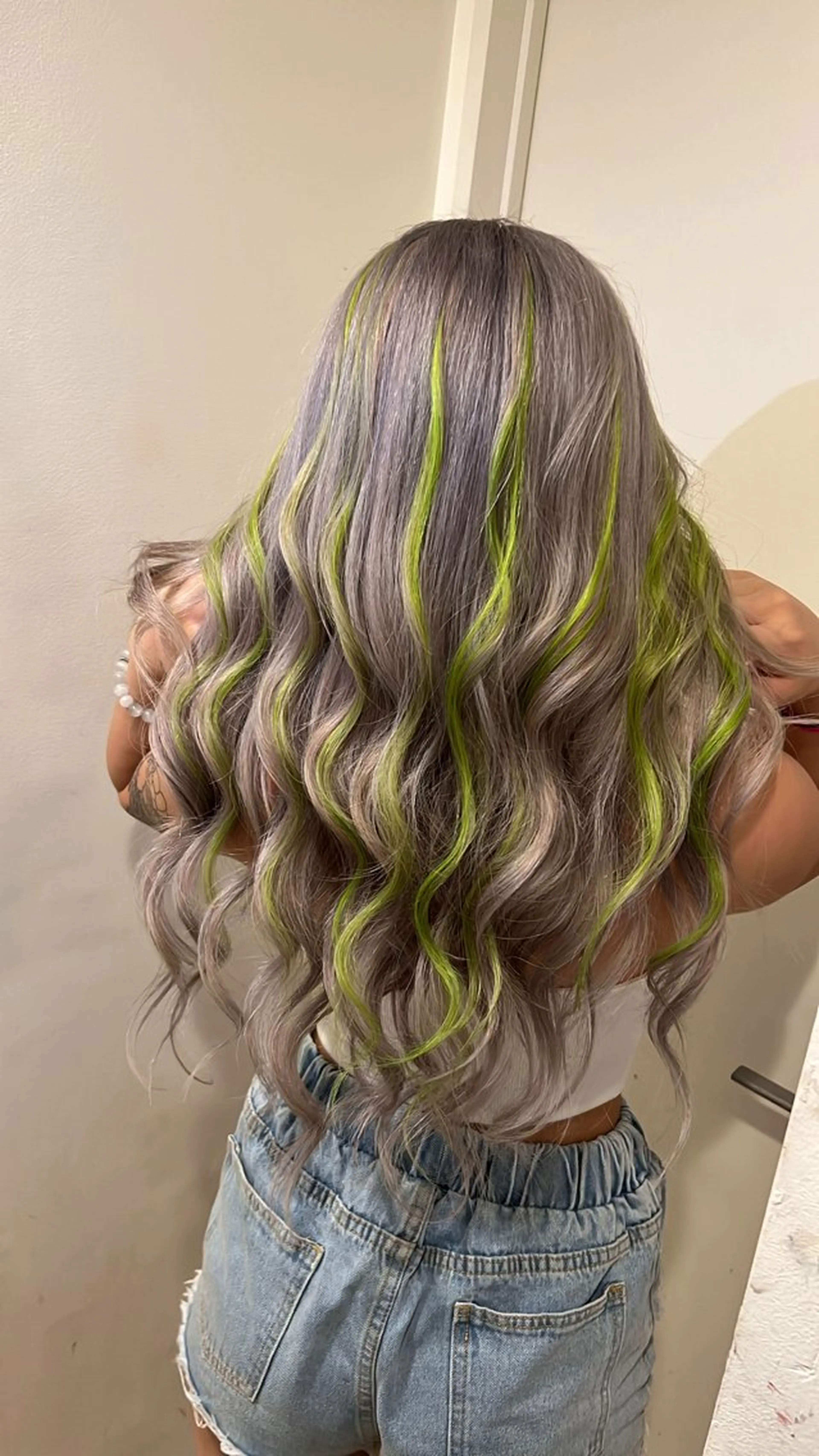 セミロング カラー ヘアアレンジ 🔥ハイトーンカラー ギャルNAOKI🔥のヘアスタイル