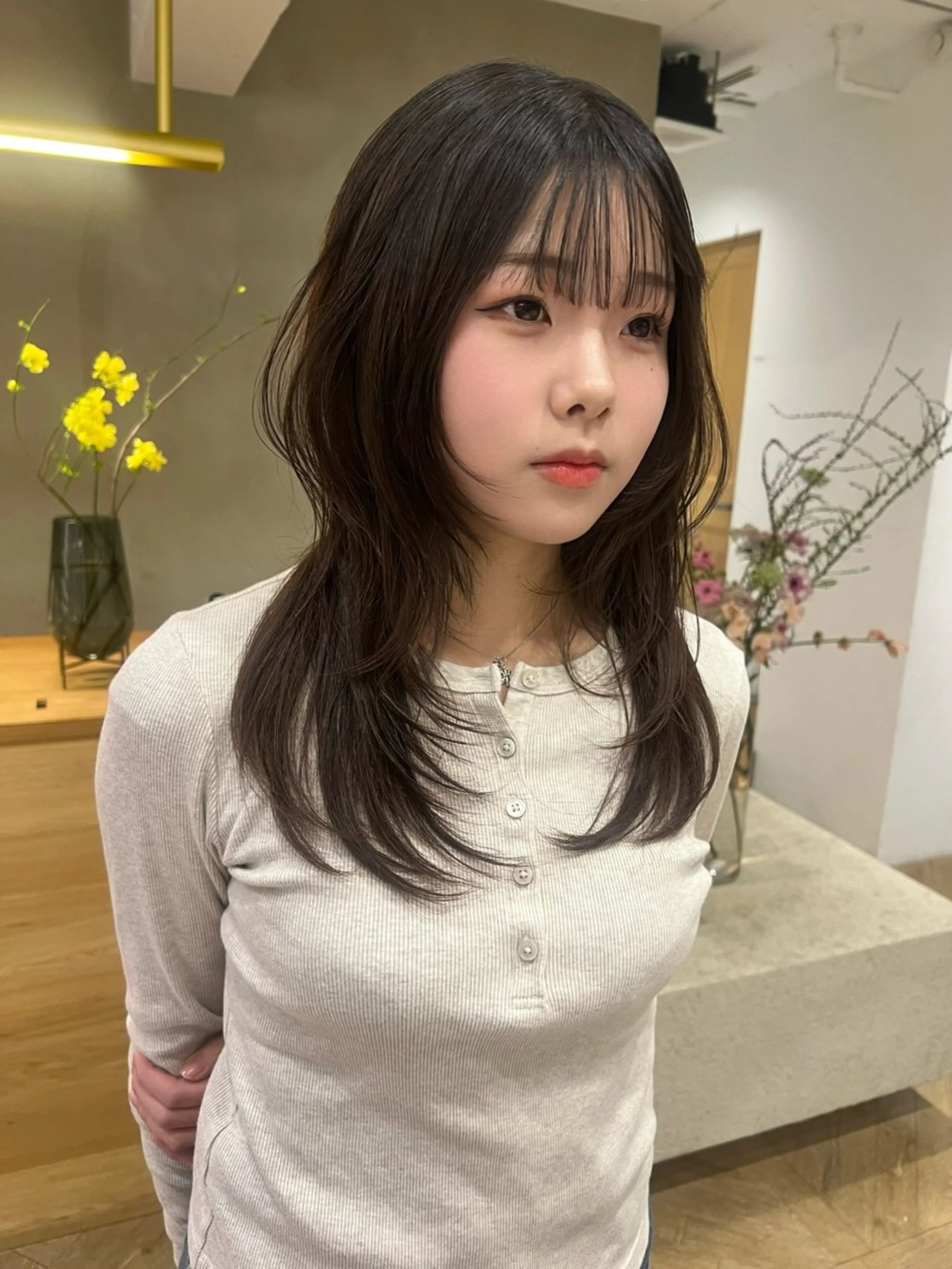 セミロング ハッシュカット レイヤーカット 似合わせカット カット 似合わせレイヤー ＆縮毛矯正のヘアスタイル