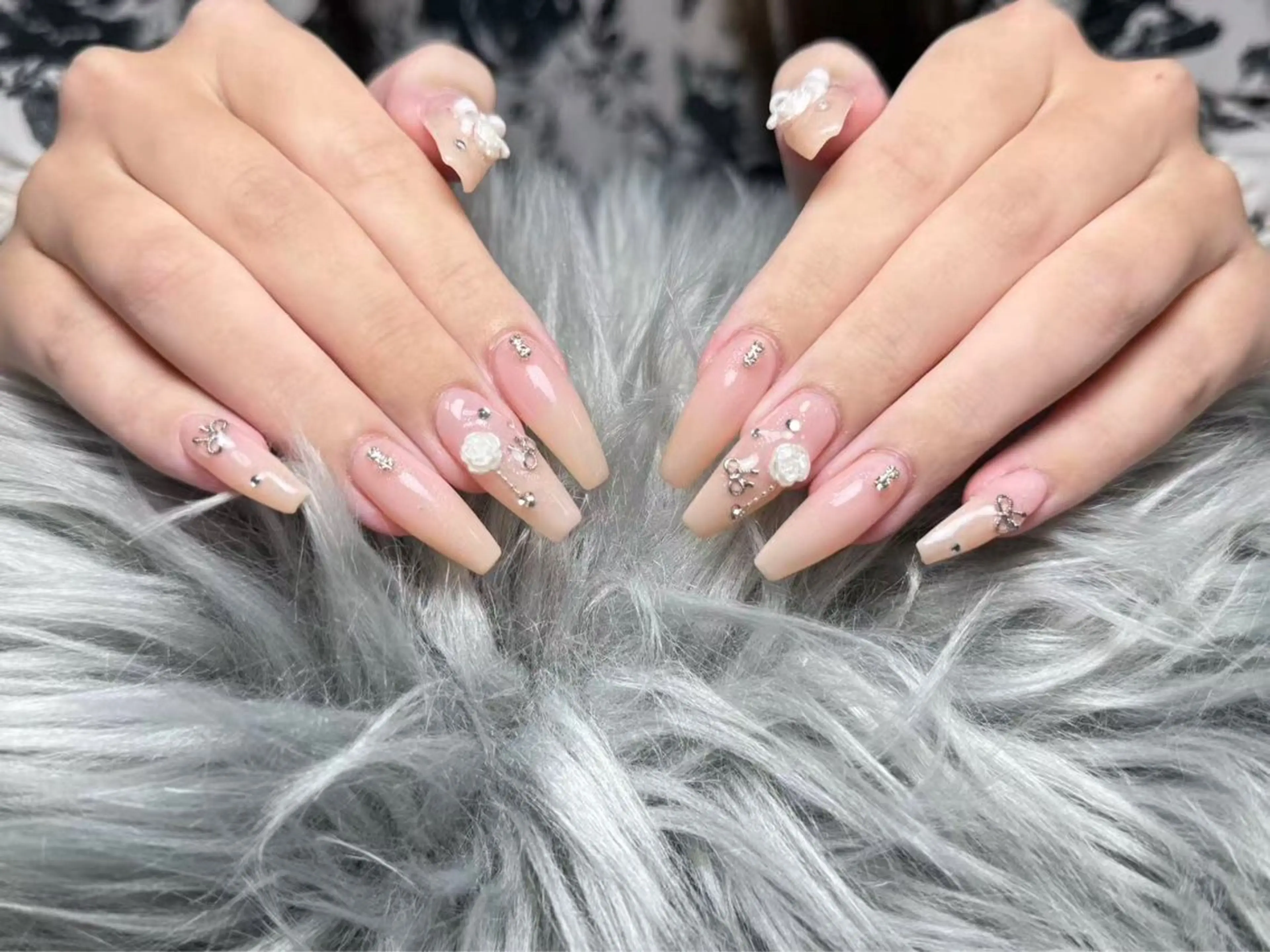 ネイル チークネイル フレンチネイル ジェルネイル グラデーション ハート ハンドネイル moomi nail スカルプ専門のネイルデザイン