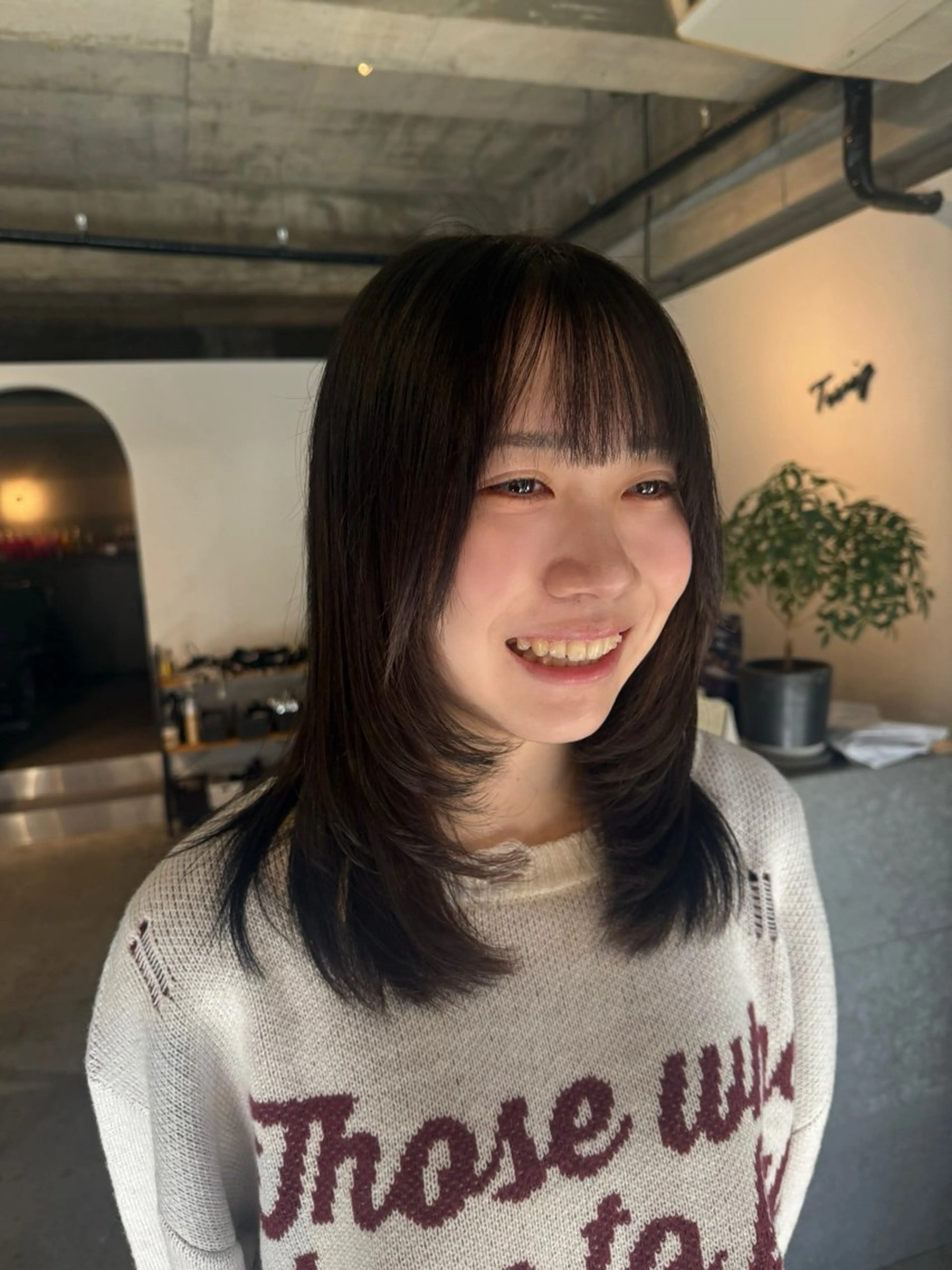ミディアム レイヤーカット 寺本 奈央のヘアスタイル