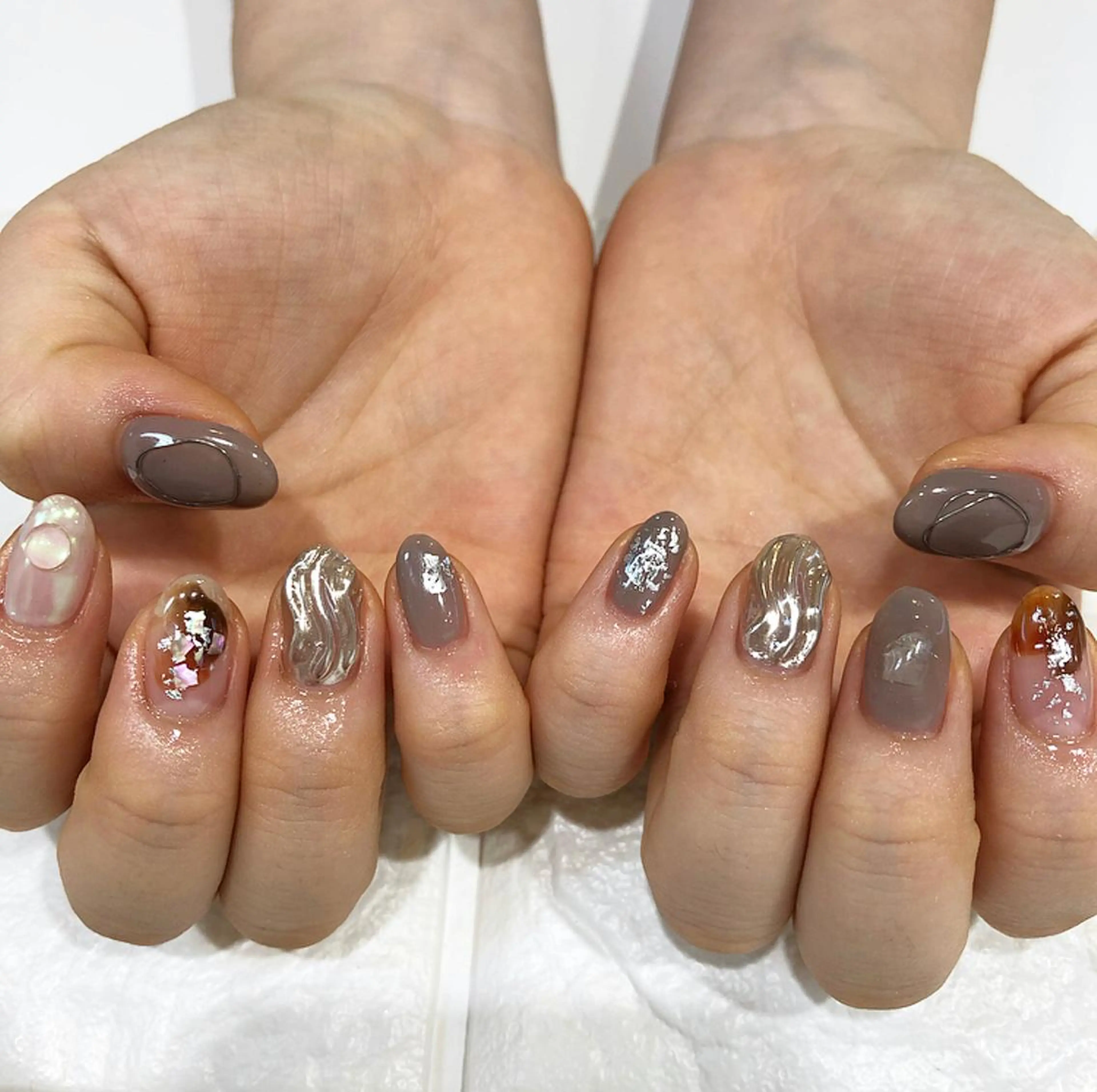 ネイル アートネイル ブラウン シルバー rina eye&nailのマツエク・マツパデザイン