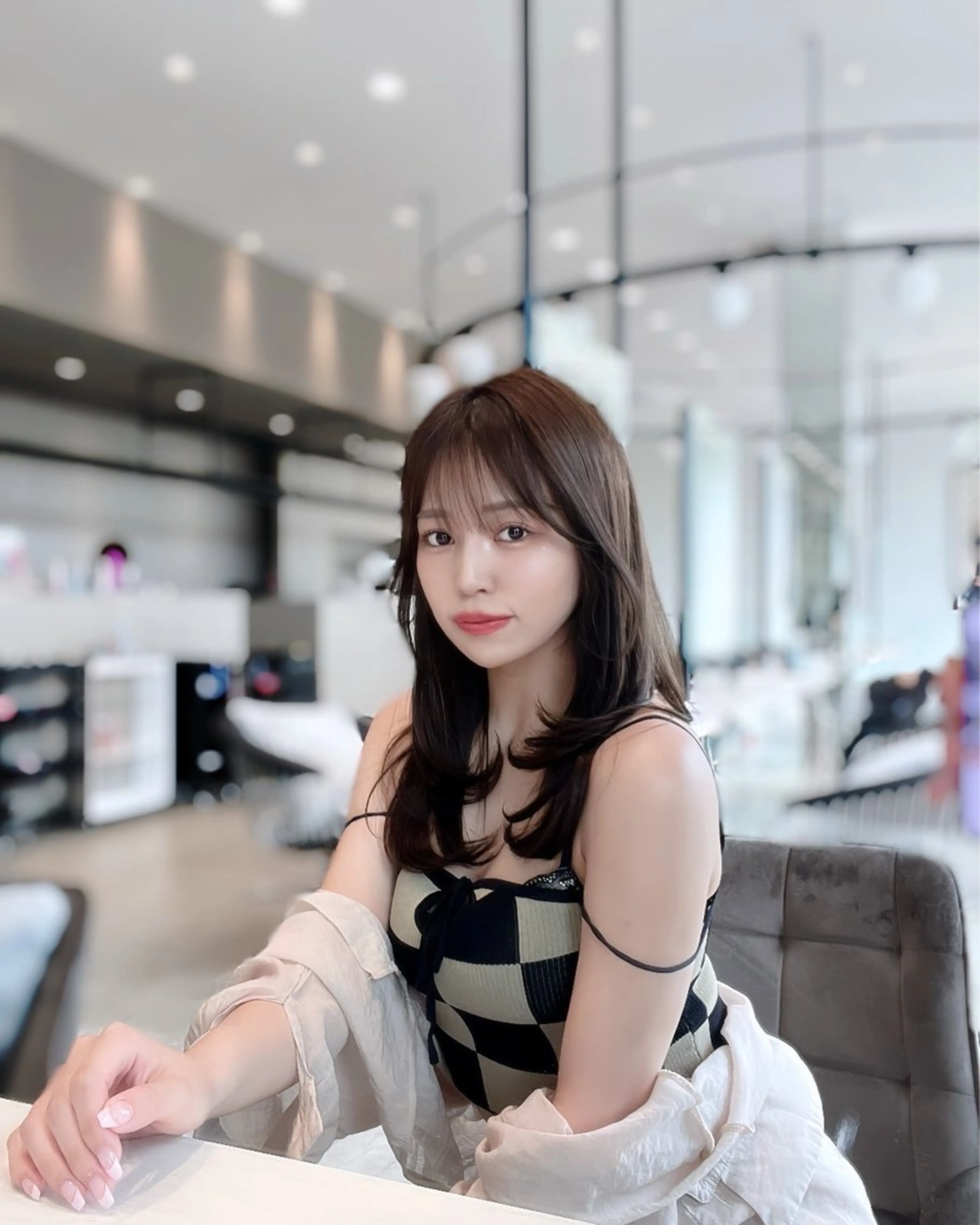 ミディアム カラー レイヤー/髪質改善 /透け感カラー/艶髪のヘアスタイル