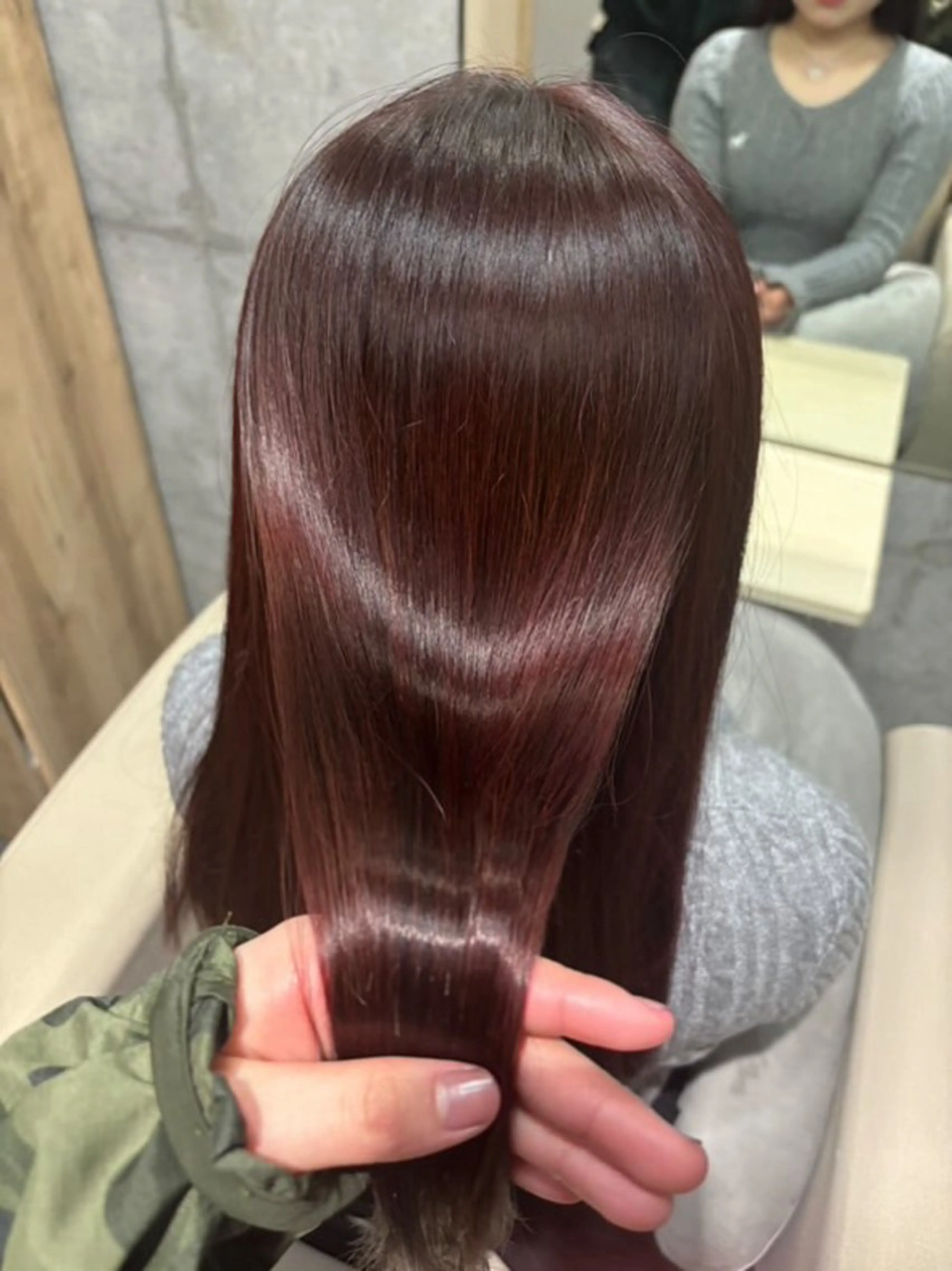 カラー レッドカラー no nameのヘアスタイル