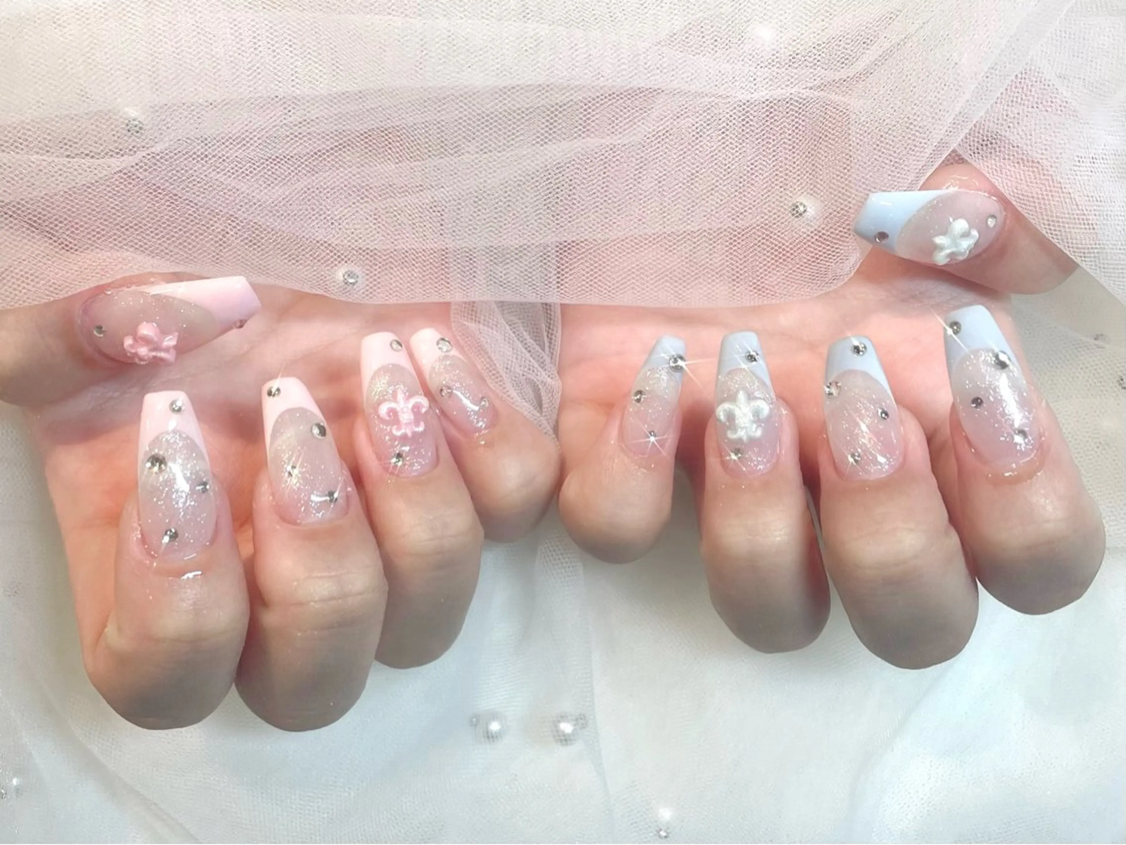 ネイル フレンチネイル ジェルネイル キラキラネイル 持ち込み ハンドネイル ANDY💫 KANONのネイルデザイン