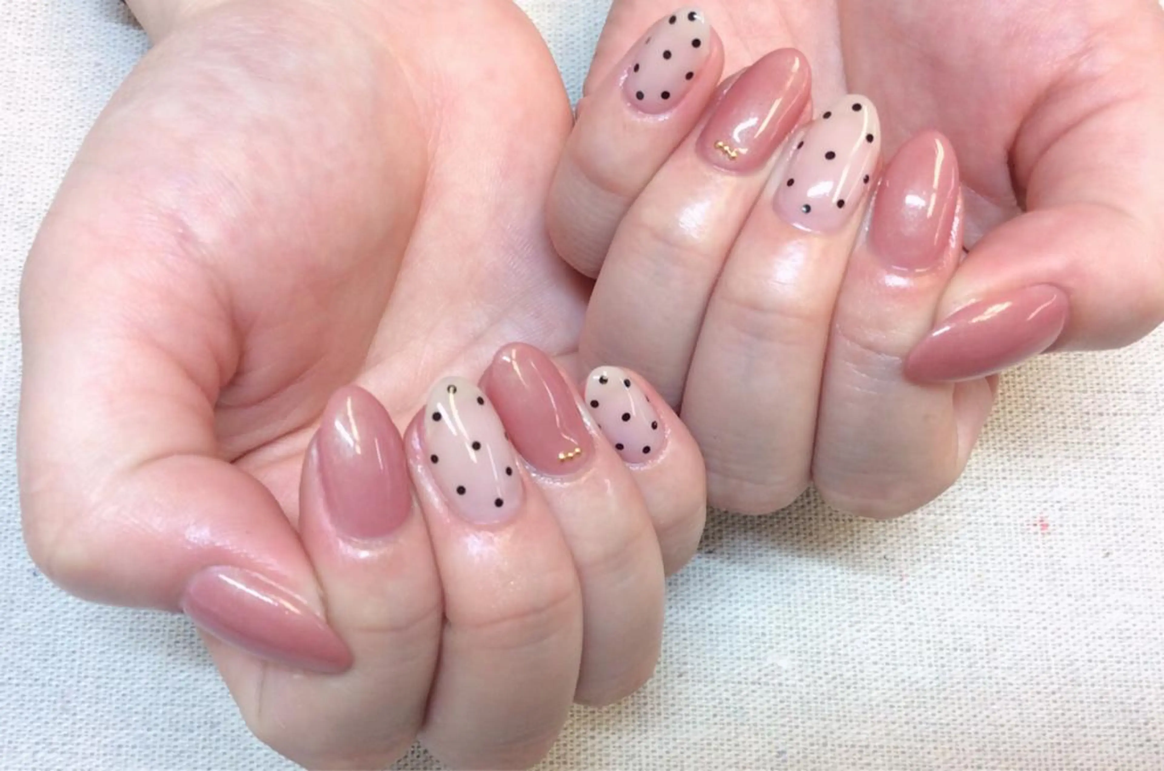 ネイル アートネイル ドット 新橋 ルキナ スタッフのネイルデザイン