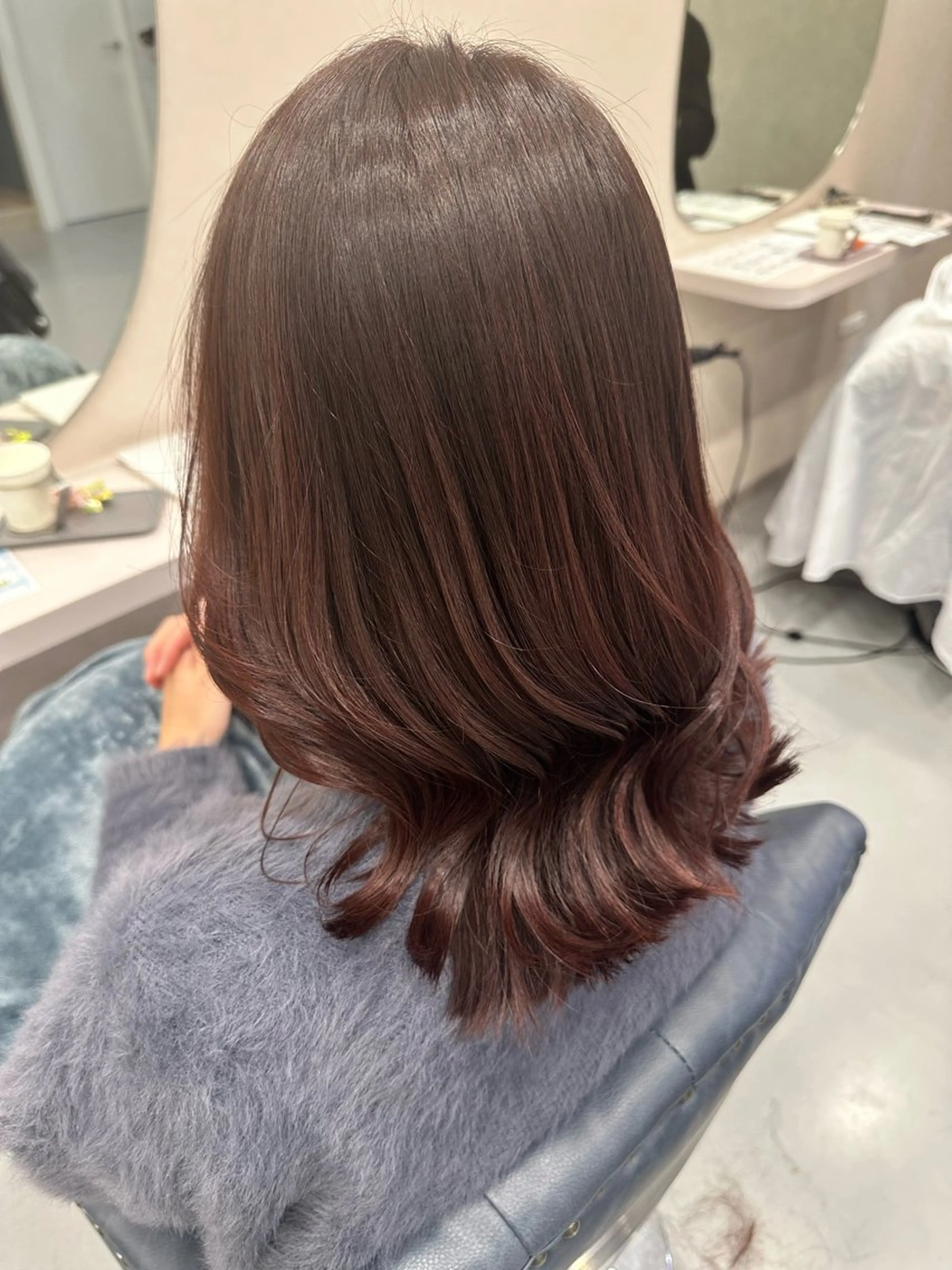 セミロング 🎀レイヤー艶カラー Konatsu🌻のヘアスタイル