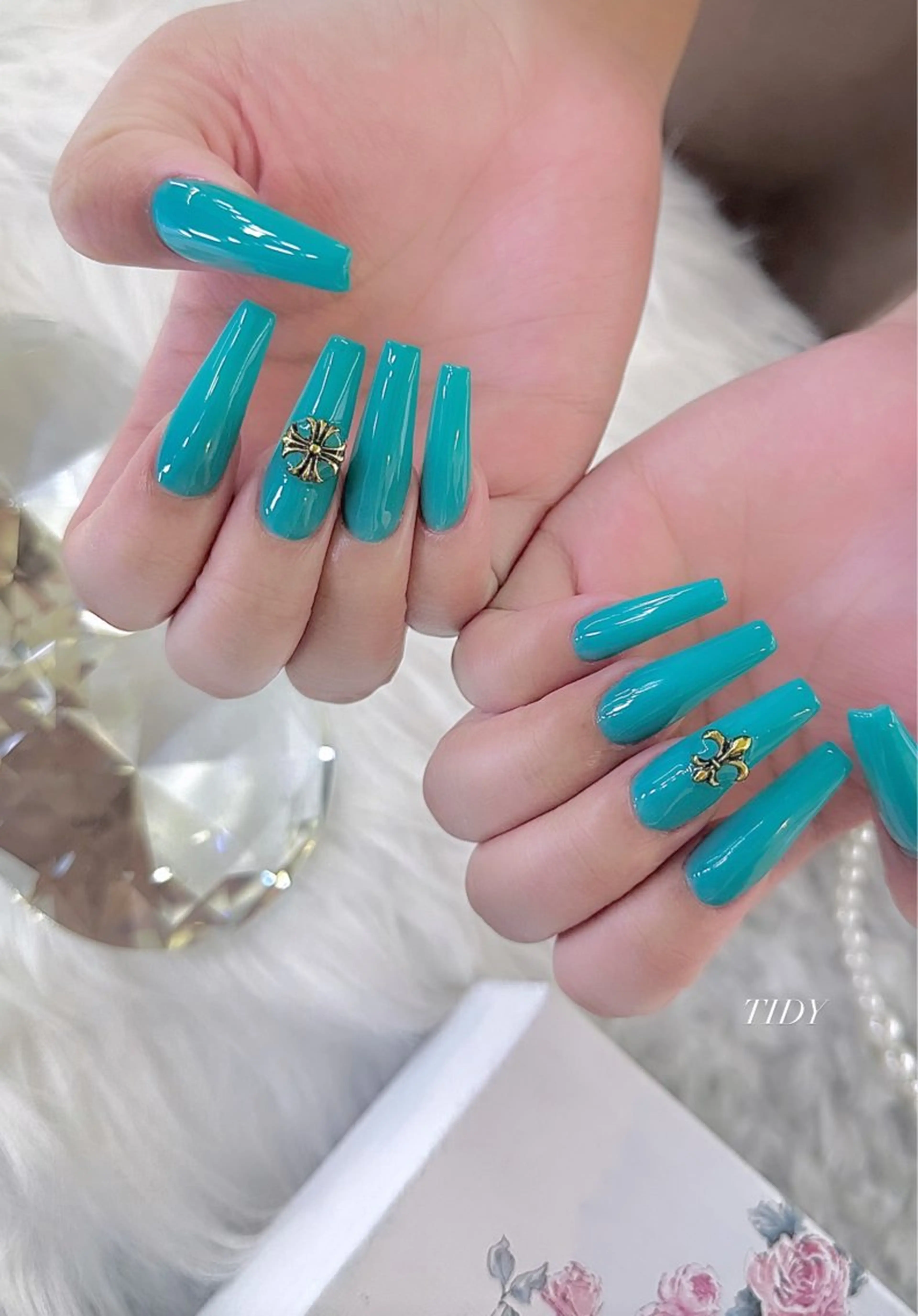 ネイル 長さ出し フットネイル ジェルネイル キラキラネイル 韓国ネイル ハンドネイル TIDY .のネイルデザイン