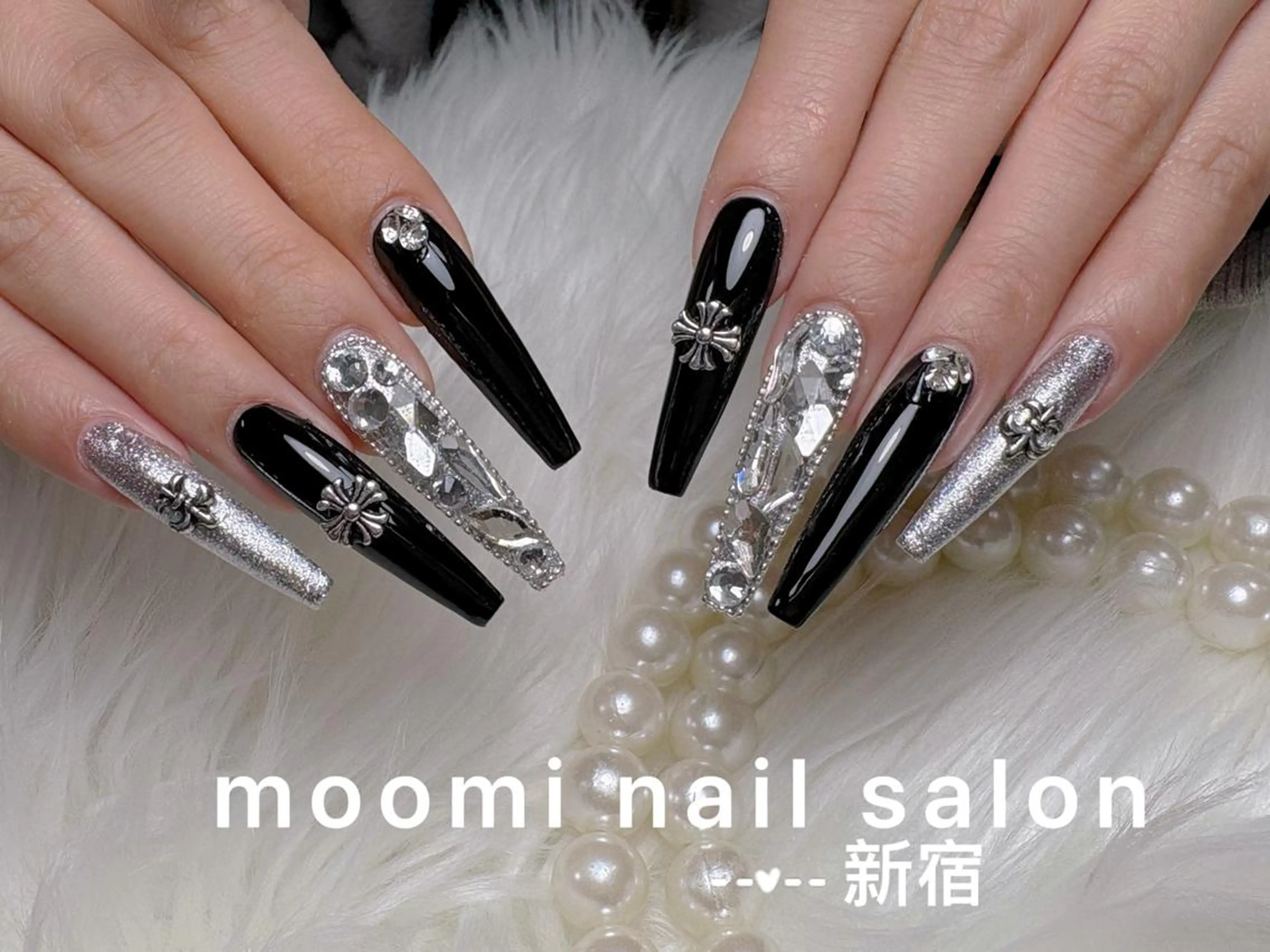 セミロング 長さだし専門 Moominのネイルデザイン