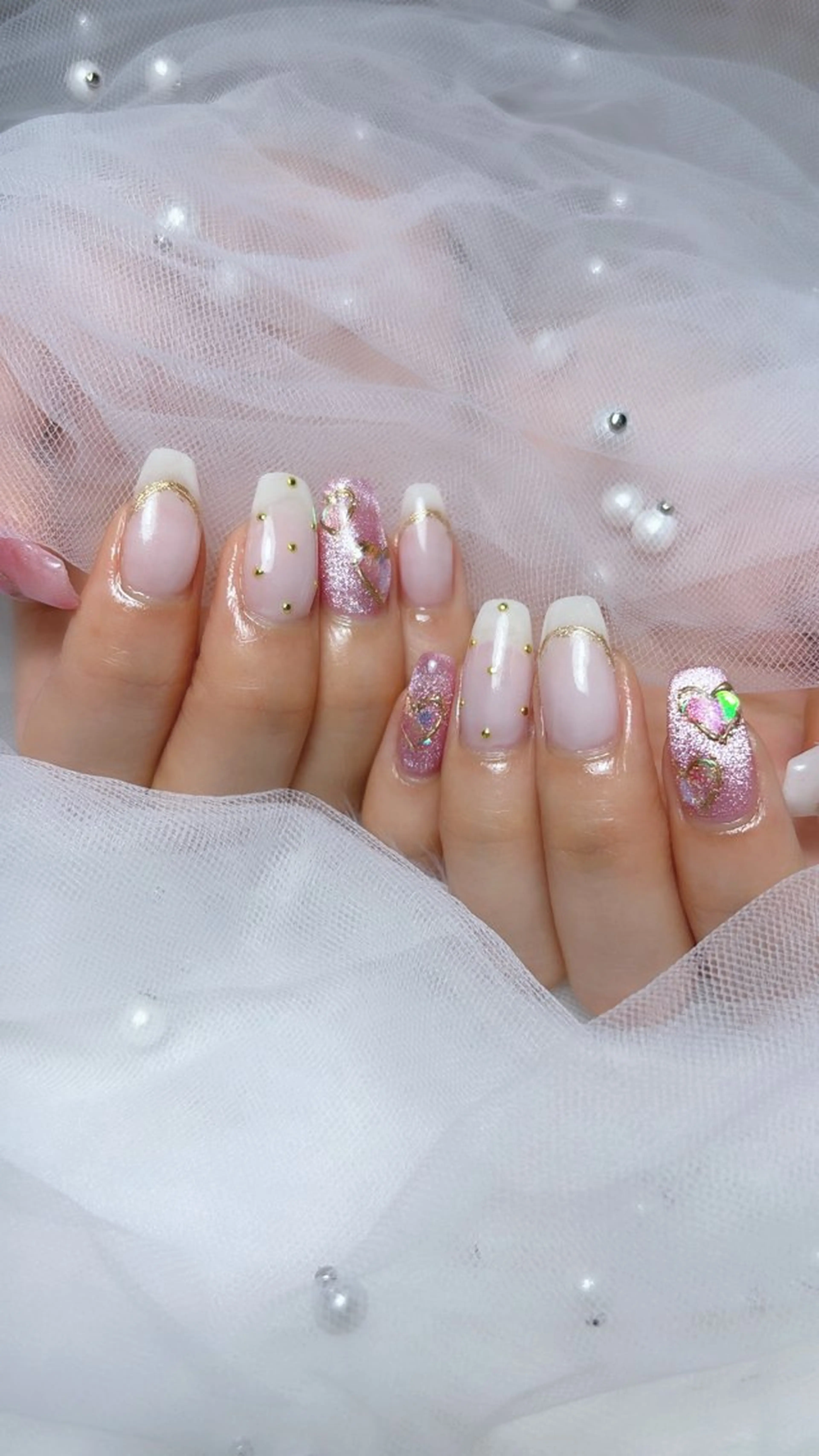 ネイル ガーリー ハート ハンドネイル 𝑬𝑹𝑰𝑲𝑨 𓂃🎀𓈒𓏸のネイルデザイン