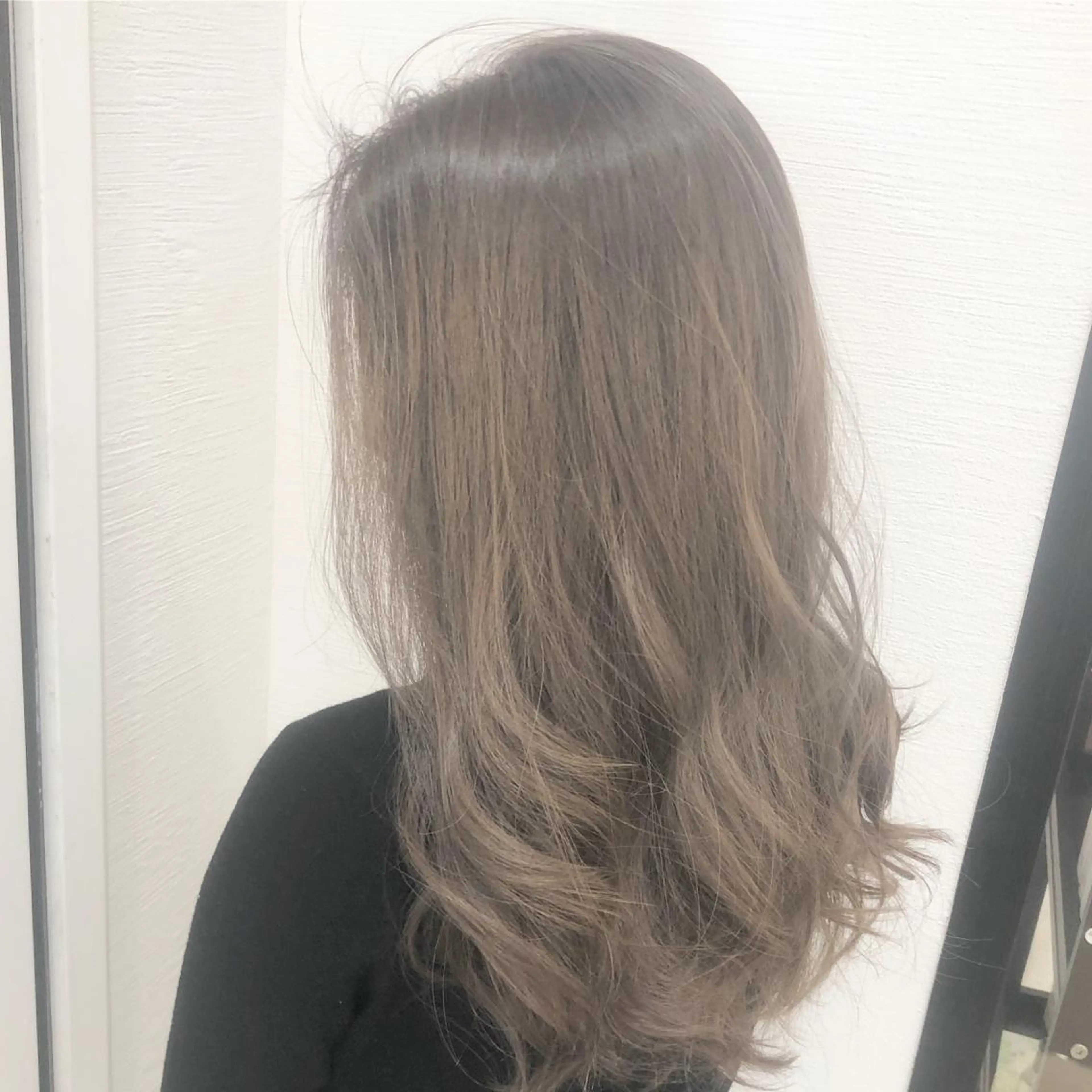 ミディアム カット ヘアカラー 岸川 恭子のヘアスタイル