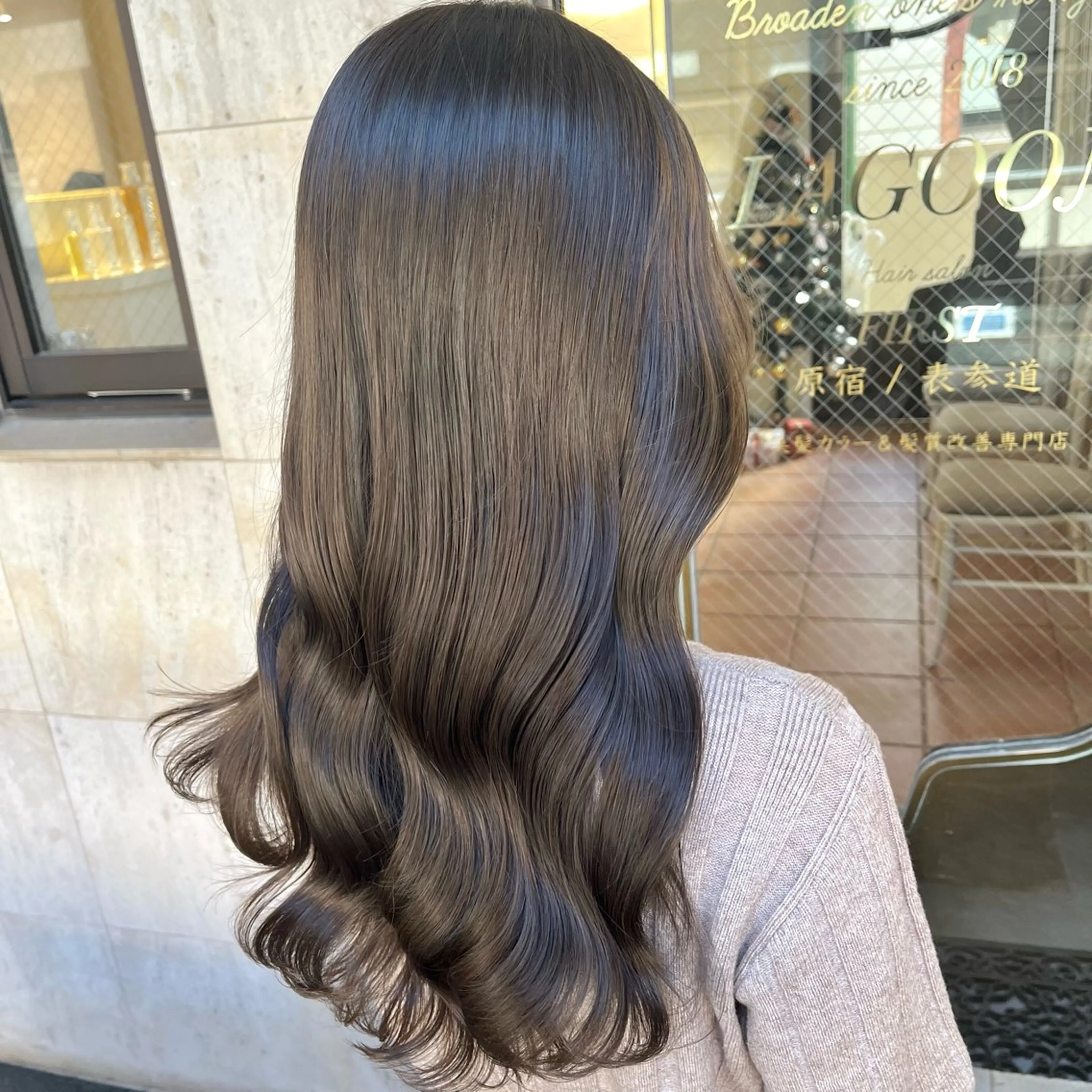 ロング カラー グレージュ 顔周りカット 似合わせカット カット ヘアカラー トリートメント ブリーチなし✨艶髪 カラー𓃲YAGIのヘアスタイル