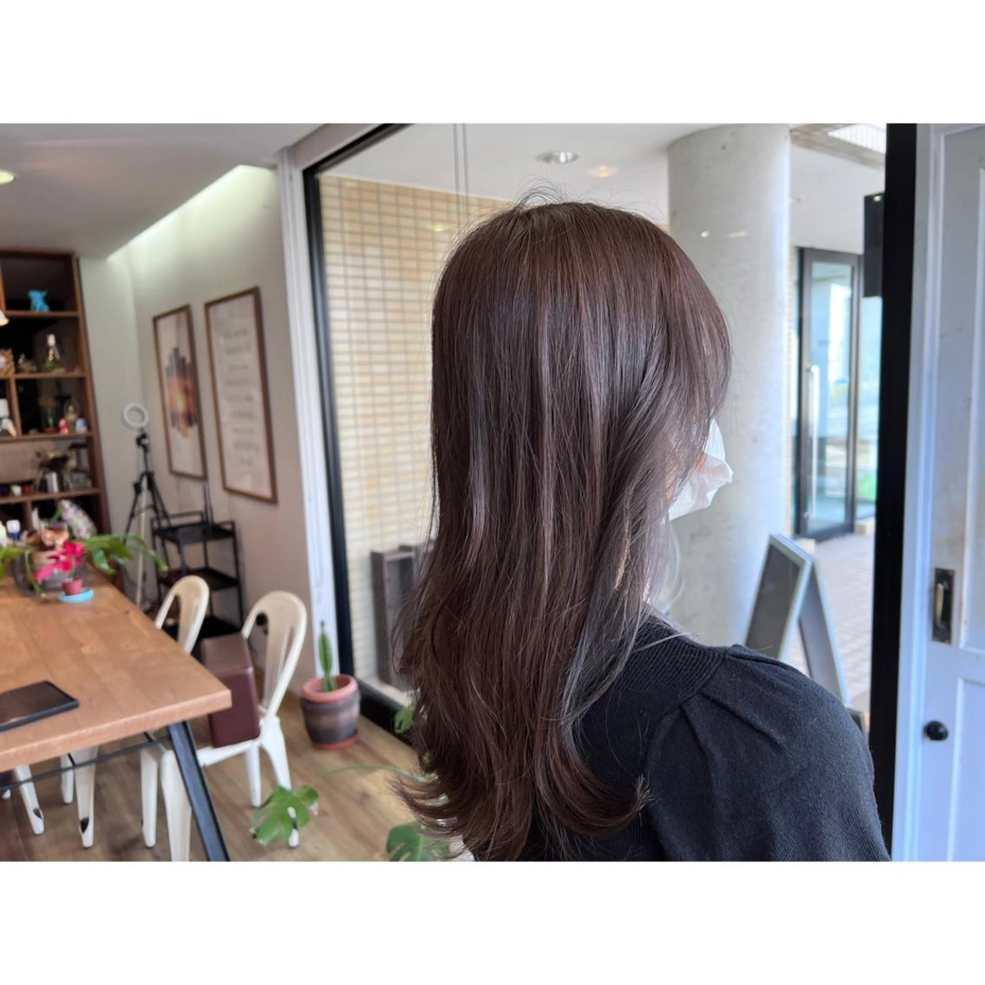 ロング カラー グレージュ ヘアカラー トリートメント ツキダテ ユイのヘアスタイル