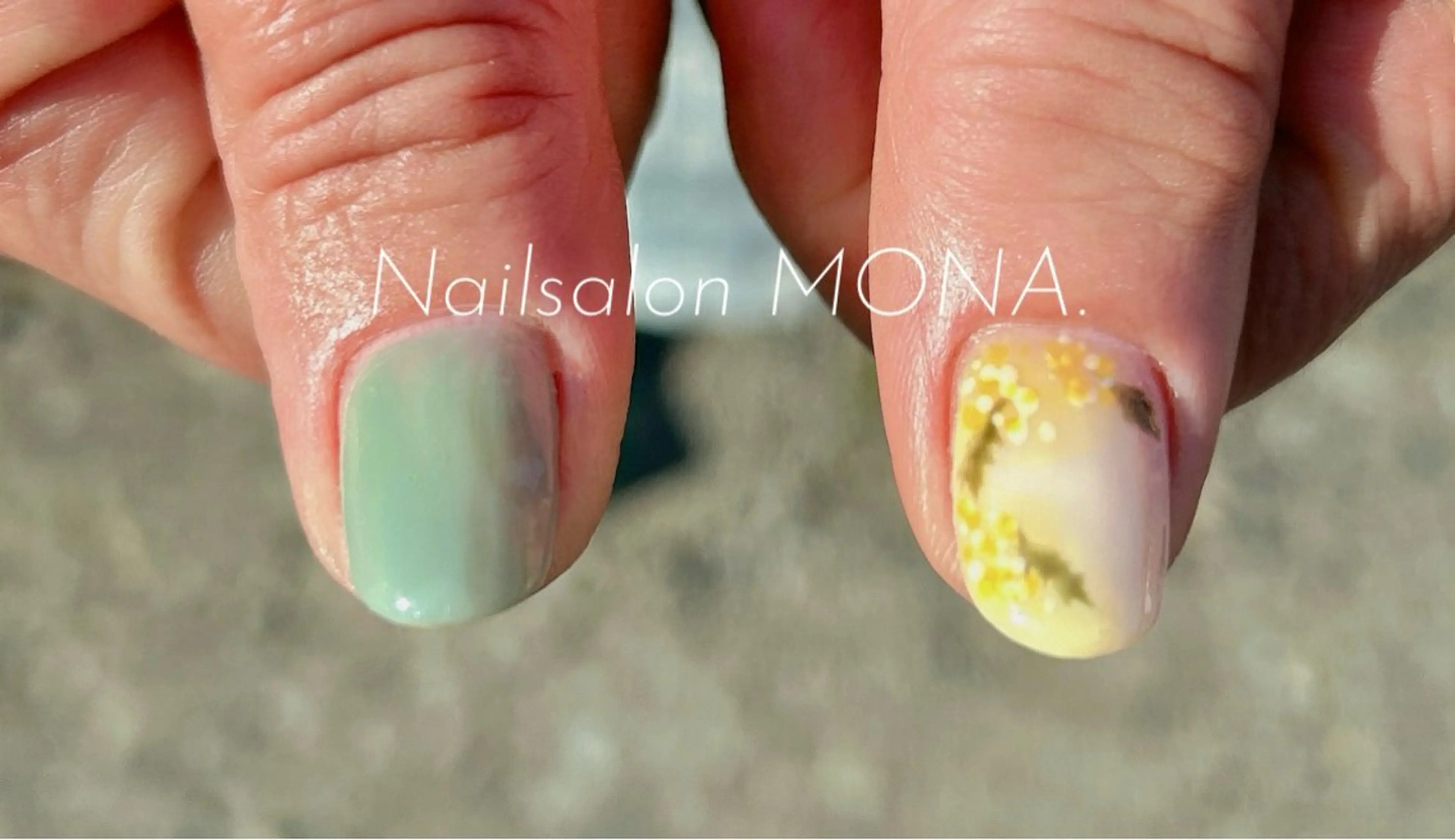 ネイル グリーン 黄色 Nailsalon MONA.のネイルデザイン