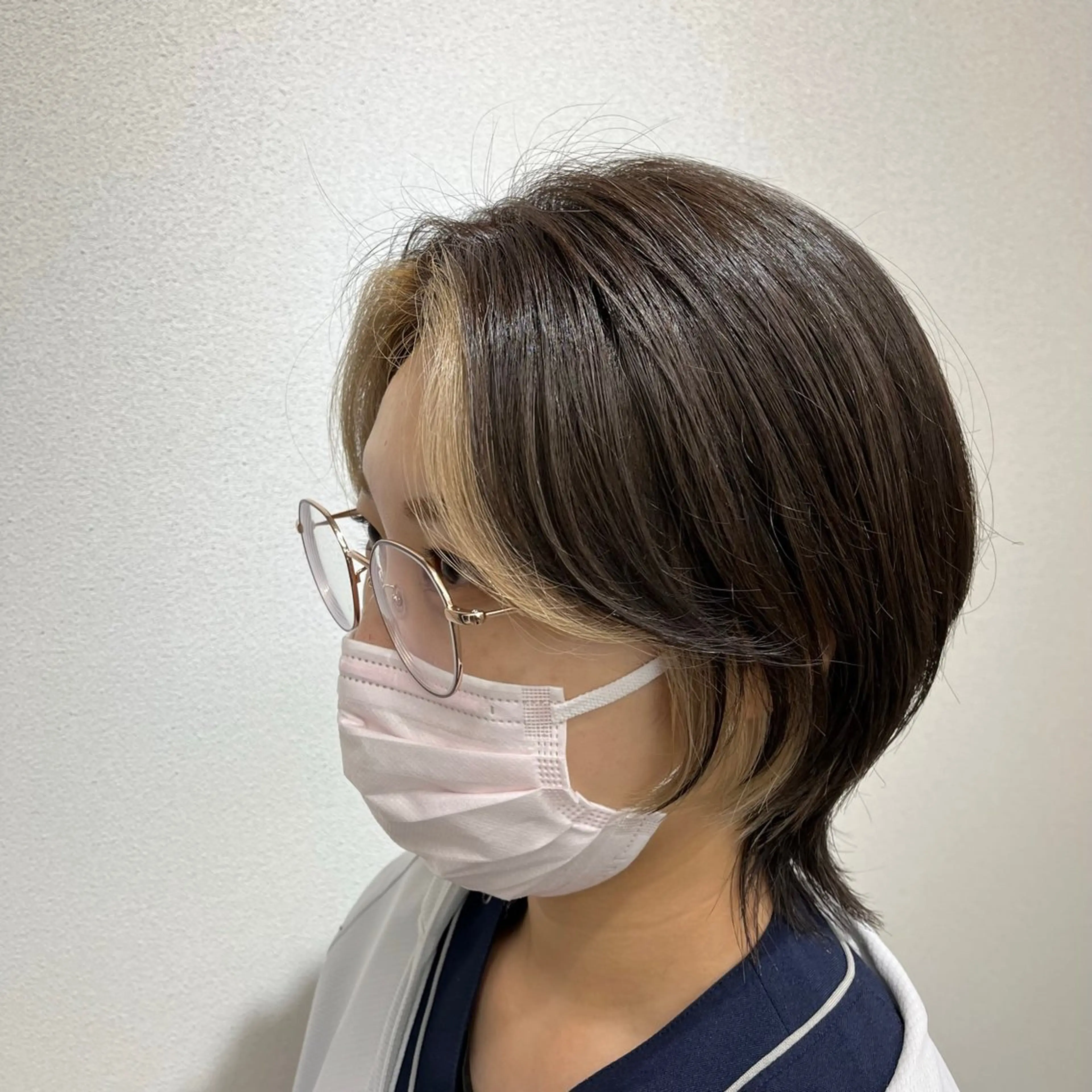 ショート ヘアカラー 小倉 結衣のヘアスタイル