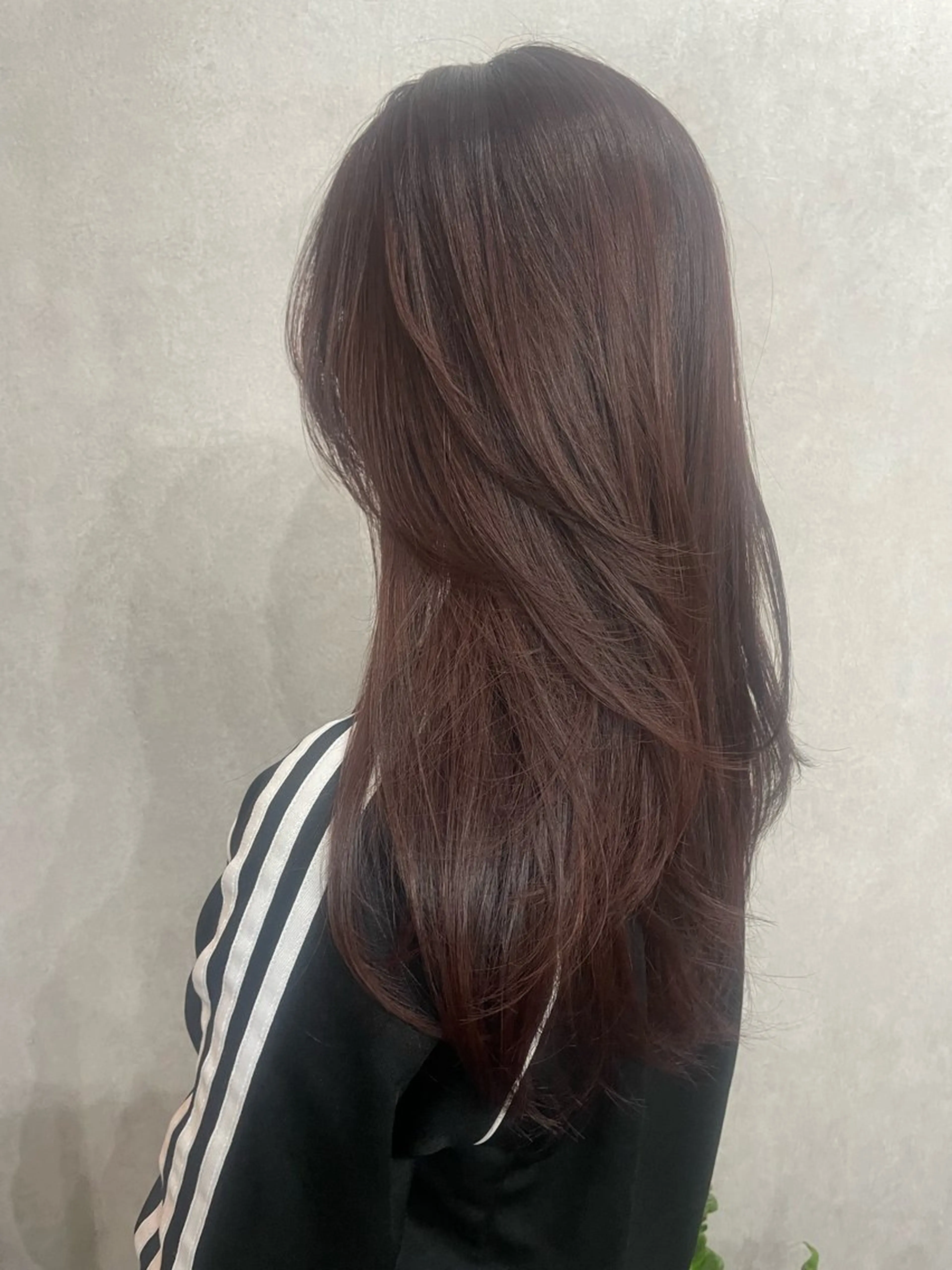 ロング カラー カシス レッドカラー レイヤーカット AIRI layer cut hairのヘアスタイル