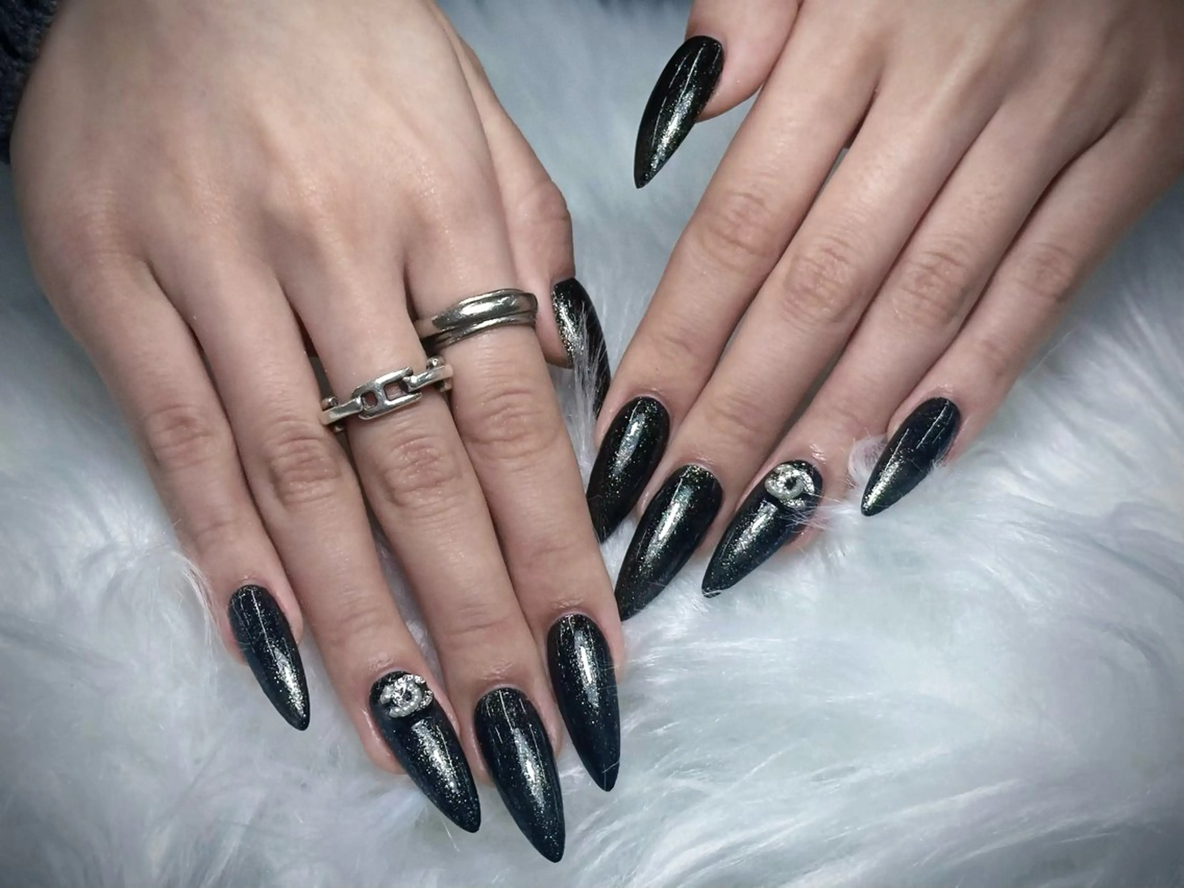 ネイル ハンドネイル 新宿AOI フォルム重視のネイルデザイン