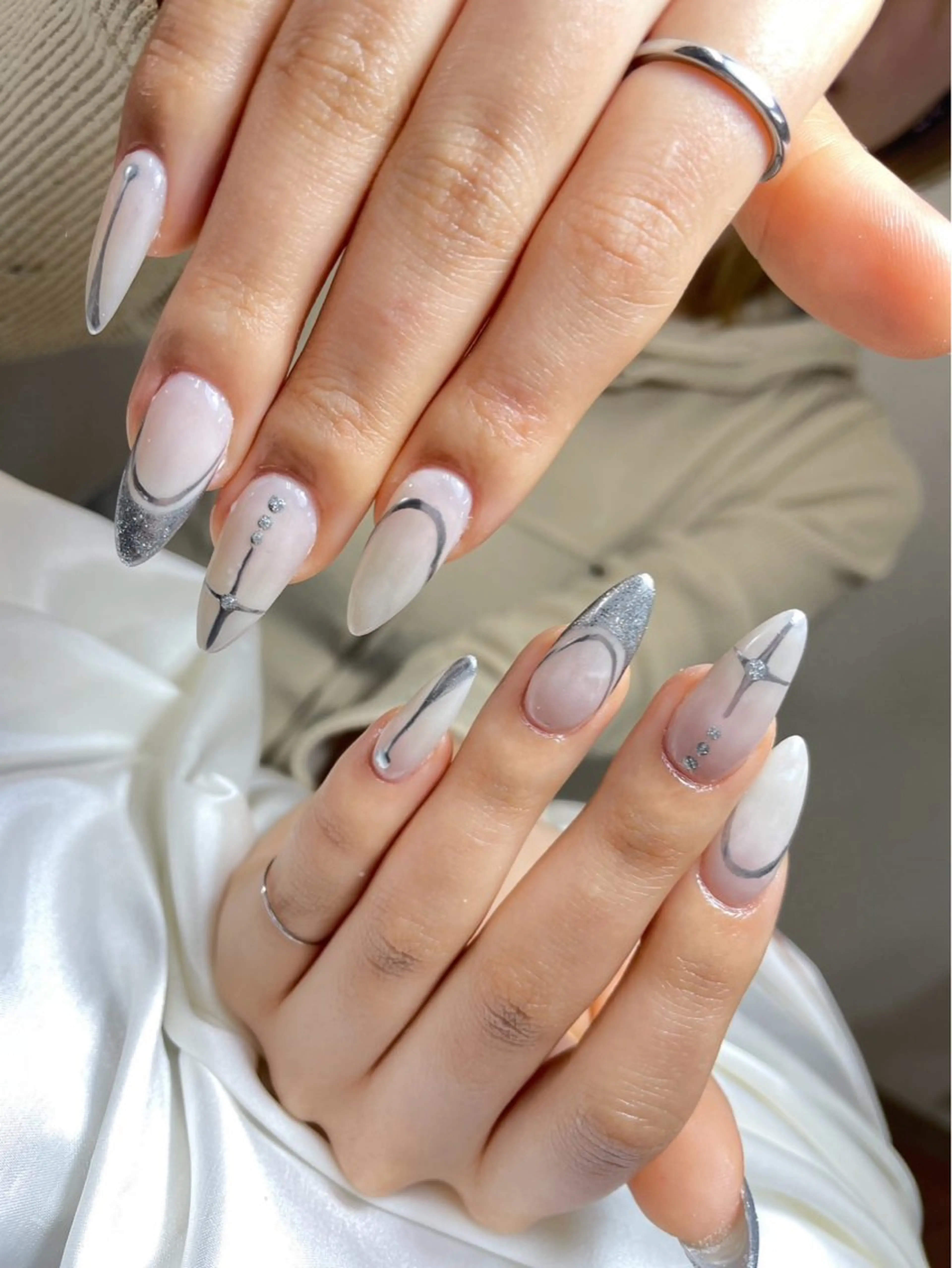 ネイル チークネイル 長さ出し フットネイル ジェルネイル 卒業式 𝓐𝓷𝓻𝓲 XiinhNailのネイルデザイン