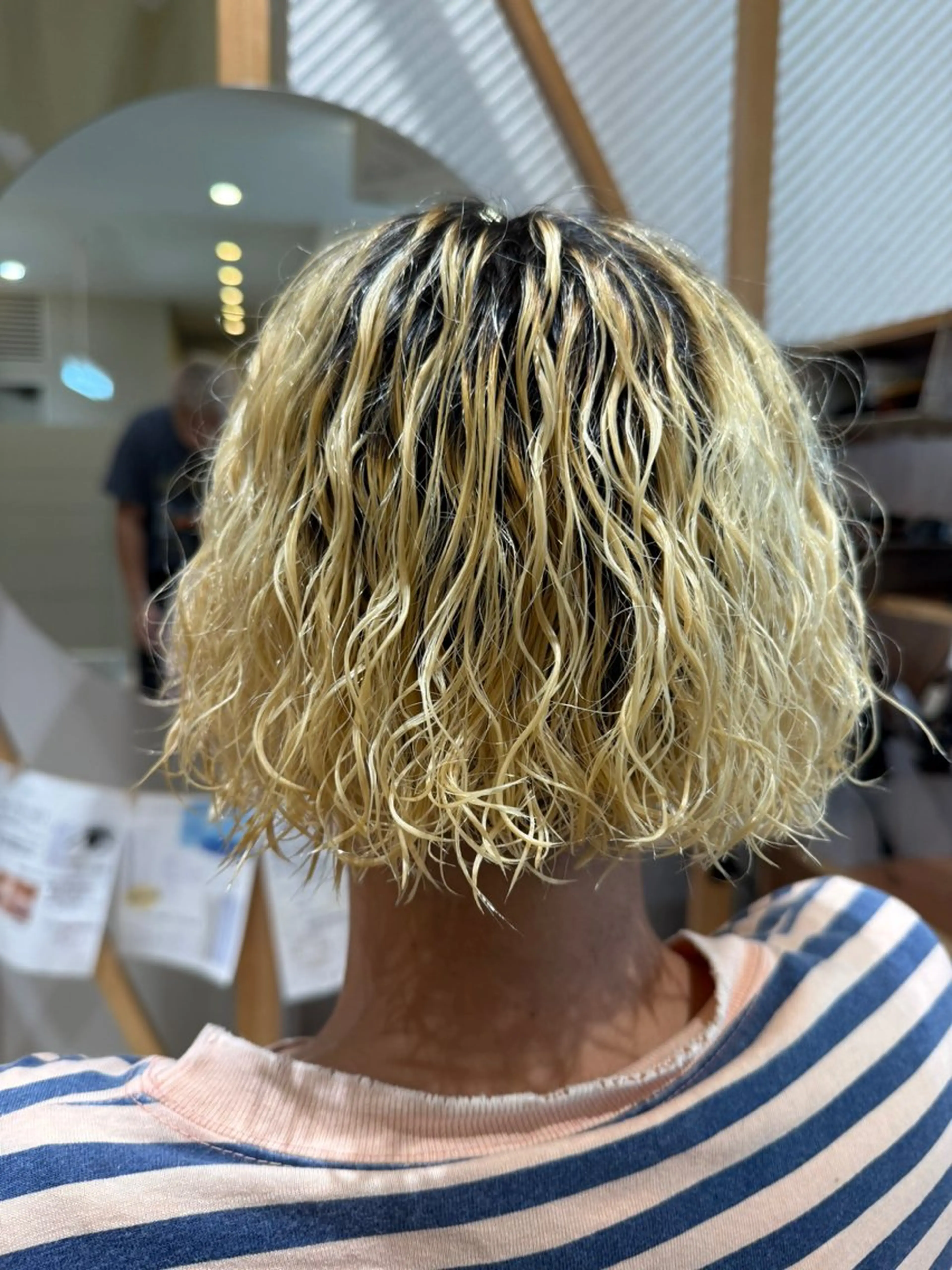 フルチェンジメニュー✂️ツイスト/スパイラル/波巻きなどパーマの種類も幅広く対応◎カラーは色落ちまで計算して提案しますの写真