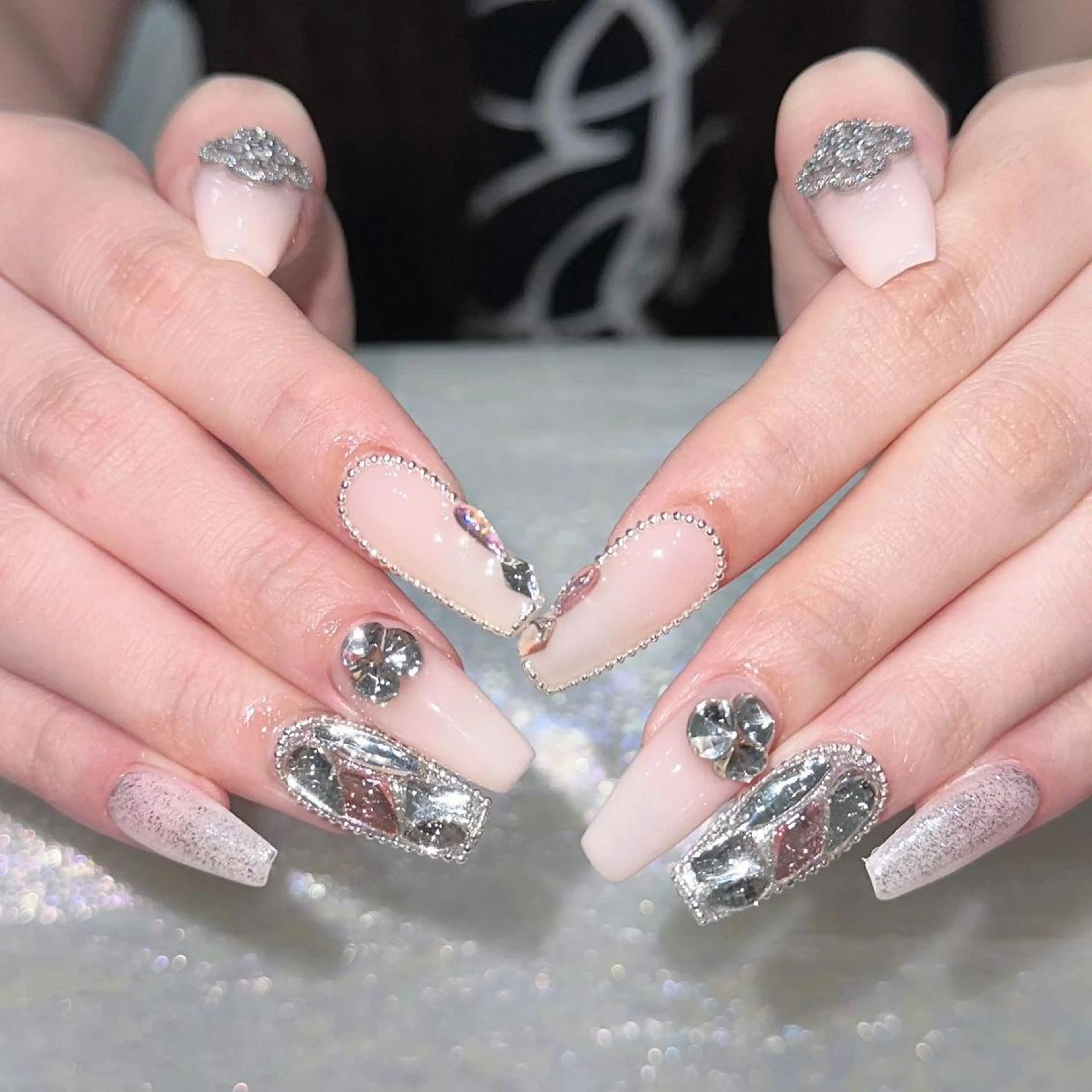 ネイル アートネイル 長さ出し ネイルチップ Queens momoのネイルデザイン