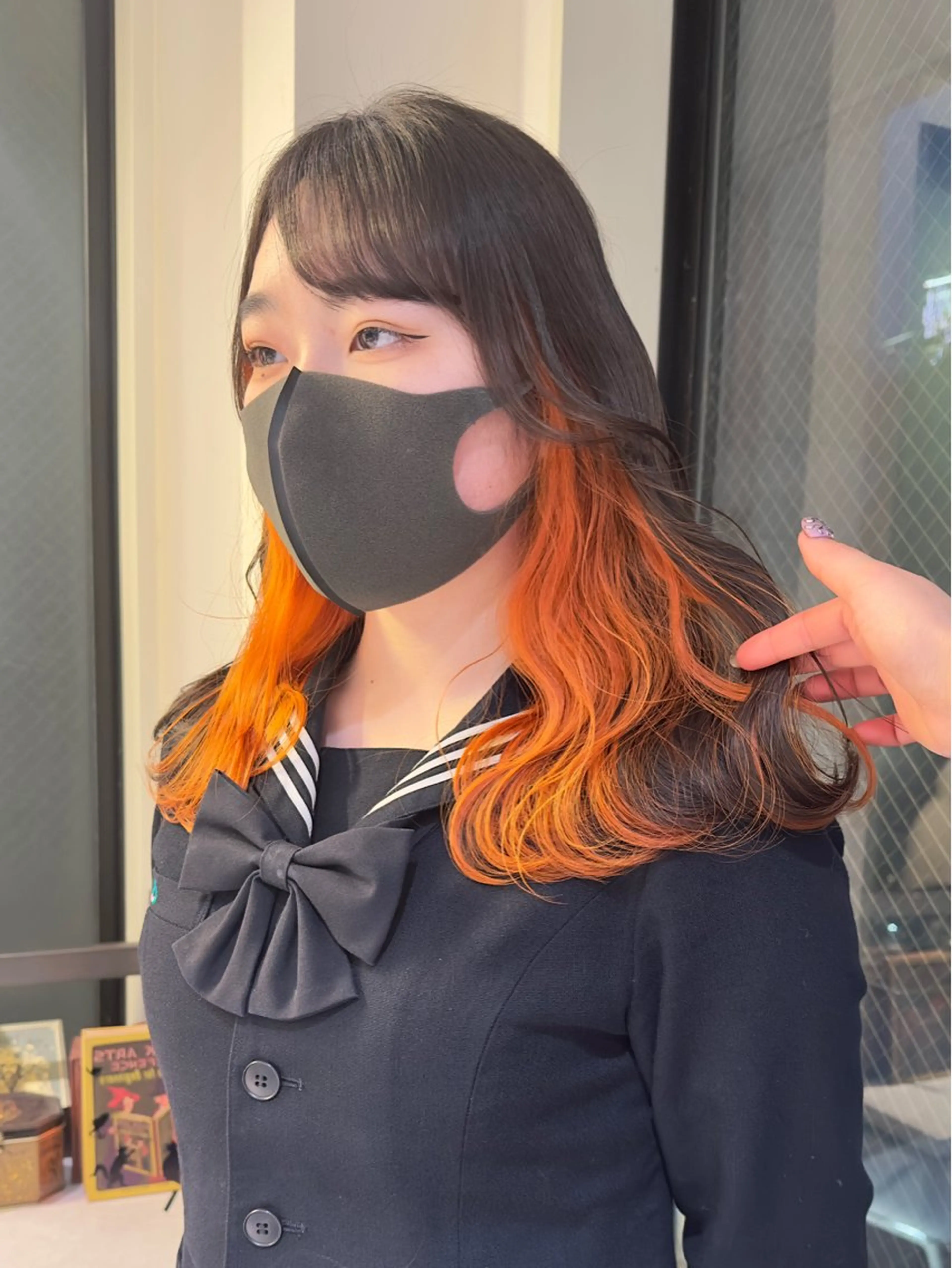 セミロング カラー ブリーチ ブラウンカラー インナーカラー オリーブブラウン オレンジ ブリーチ/ハイトーン 艶カラー/ユリナのヘアスタイル